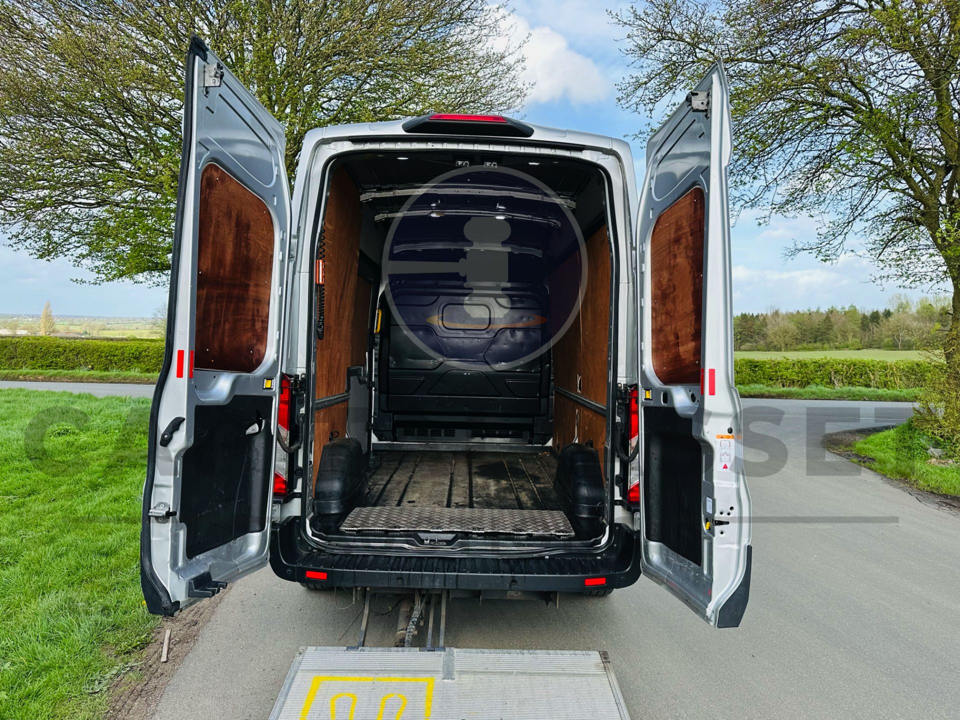 FORD TRANSIT 2.0TDCI (130) *TREND* LWB HIGH ROOF WITH ELECTRIC REAR TAIL LIFT - 20 REG - AIR CON - - Image 12 of 32