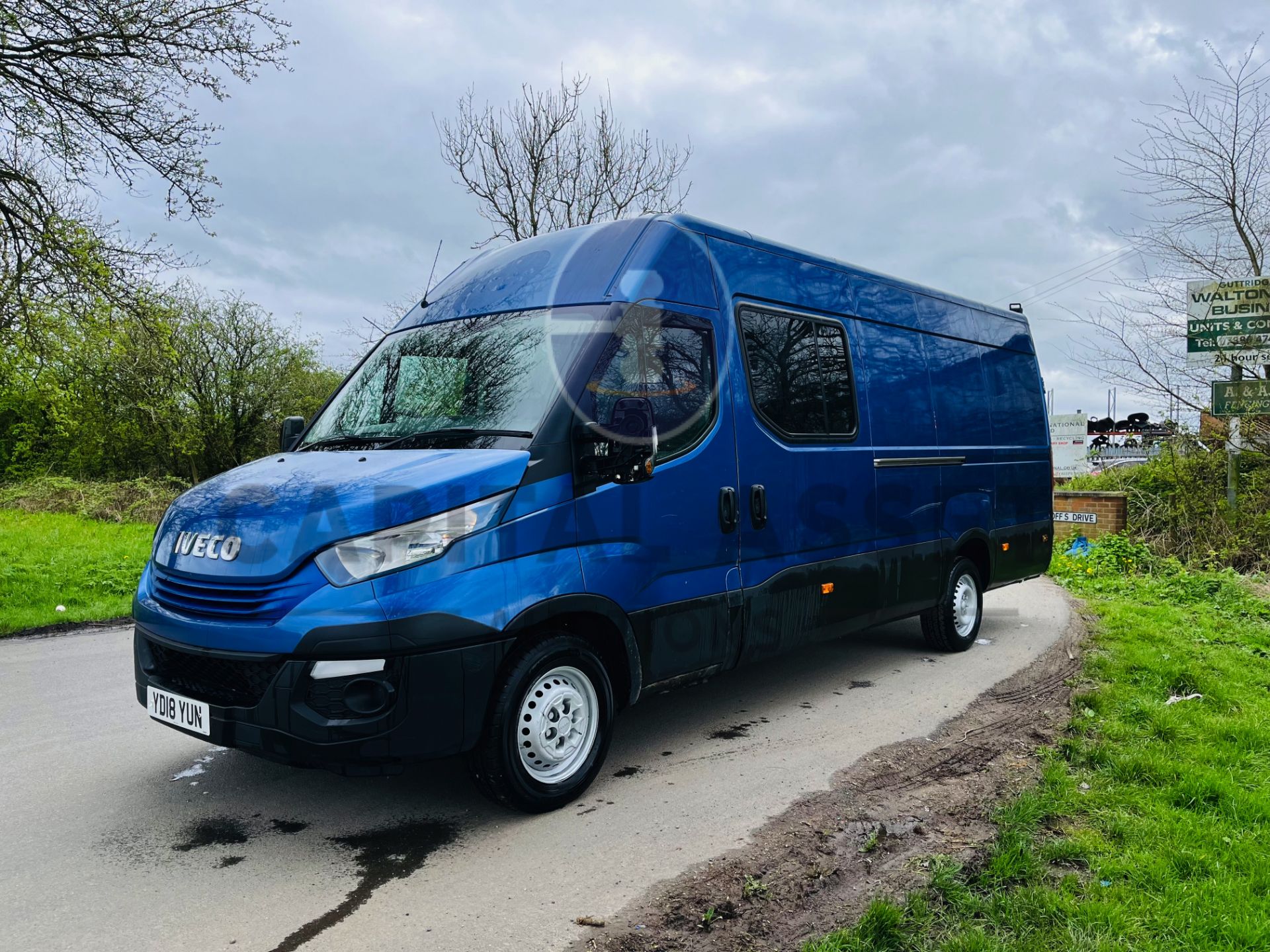 (ON SALE) IVECO DAILY 2.3TD 35-160 HI-MATIC XLWB *6 SEATER VERSION* 18 REG - AIR CON - CRUISE - - Image 5 of 20