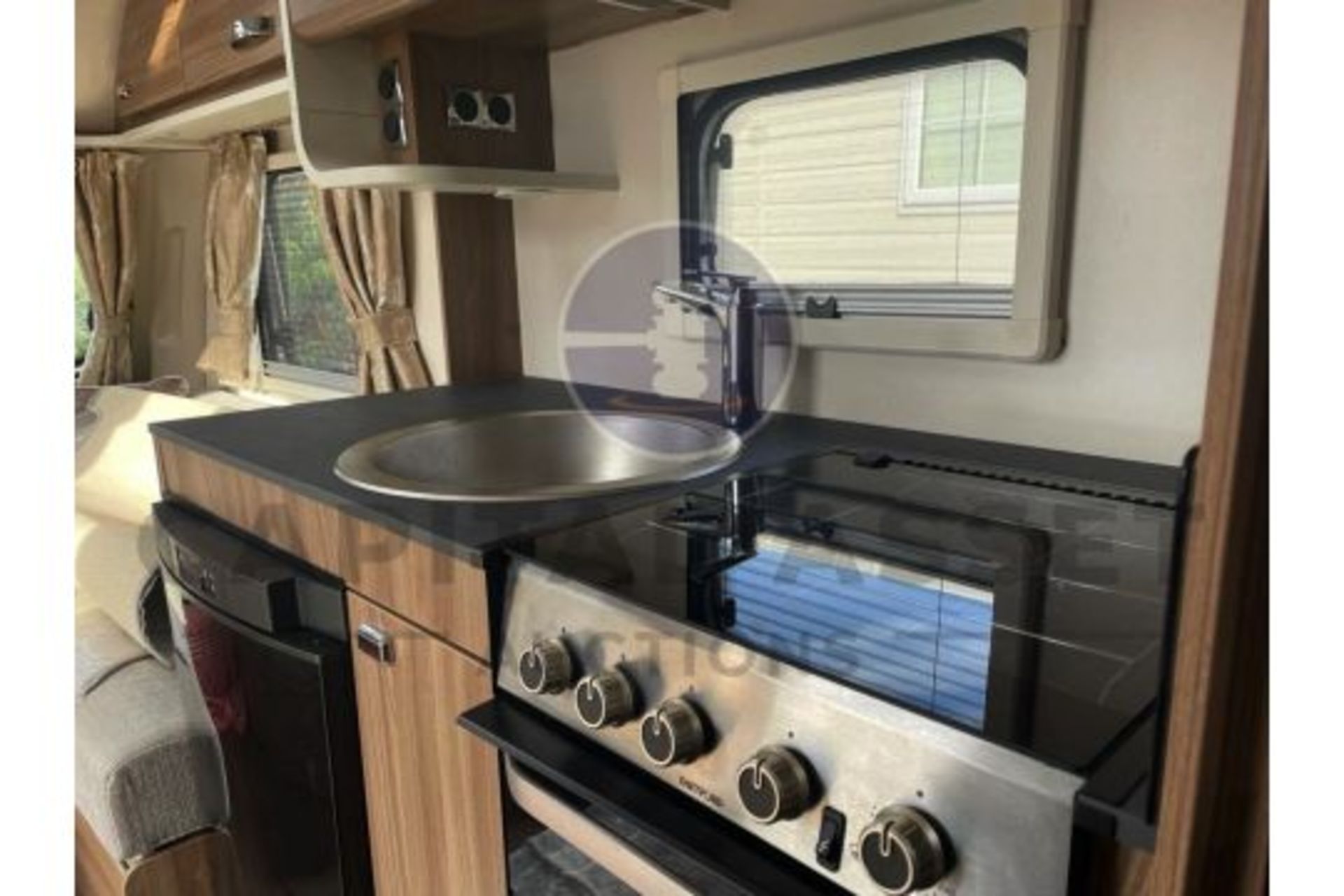 (ON SALE) SWIFT AVENTURA M4SB 4 BERTH TOURING CARAVAN-APRIL 2021-CRIS REGISTERED-FIXED BED-HUGE SPEC - Image 21 of 38