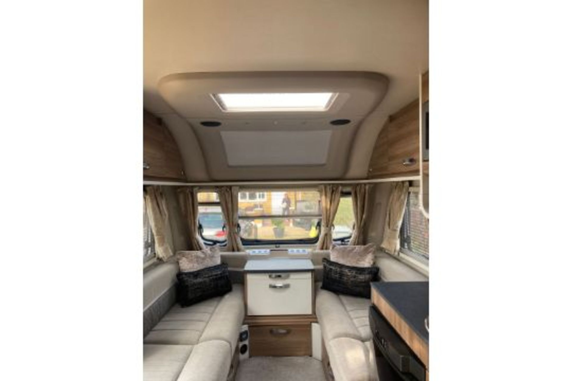 (ON SALE) SWIFT AVENTURA M4SB 4 BERTH TOURING CARAVAN-APRIL 2021-CRIS REGISTERED-FIXED BED-HUGE SPEC - Image 35 of 38