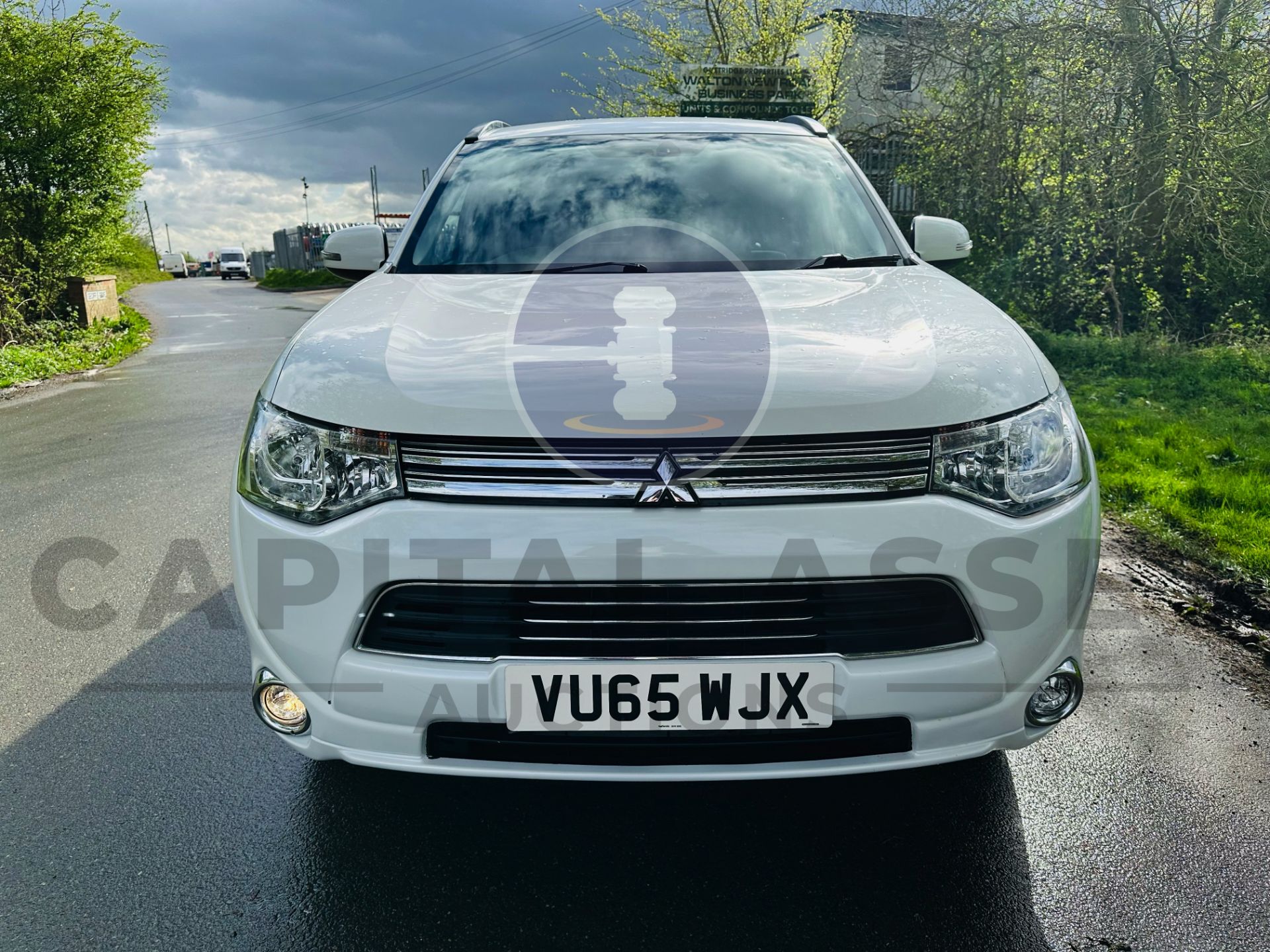 (On Sale) MITSUBISHI OUTLANDER *GX EDITION* (65 REG) 2.0 PETROL - ELECTRIC/HYBRID (PHEV) *HUGE SPEC* - Bild 3 aus 36