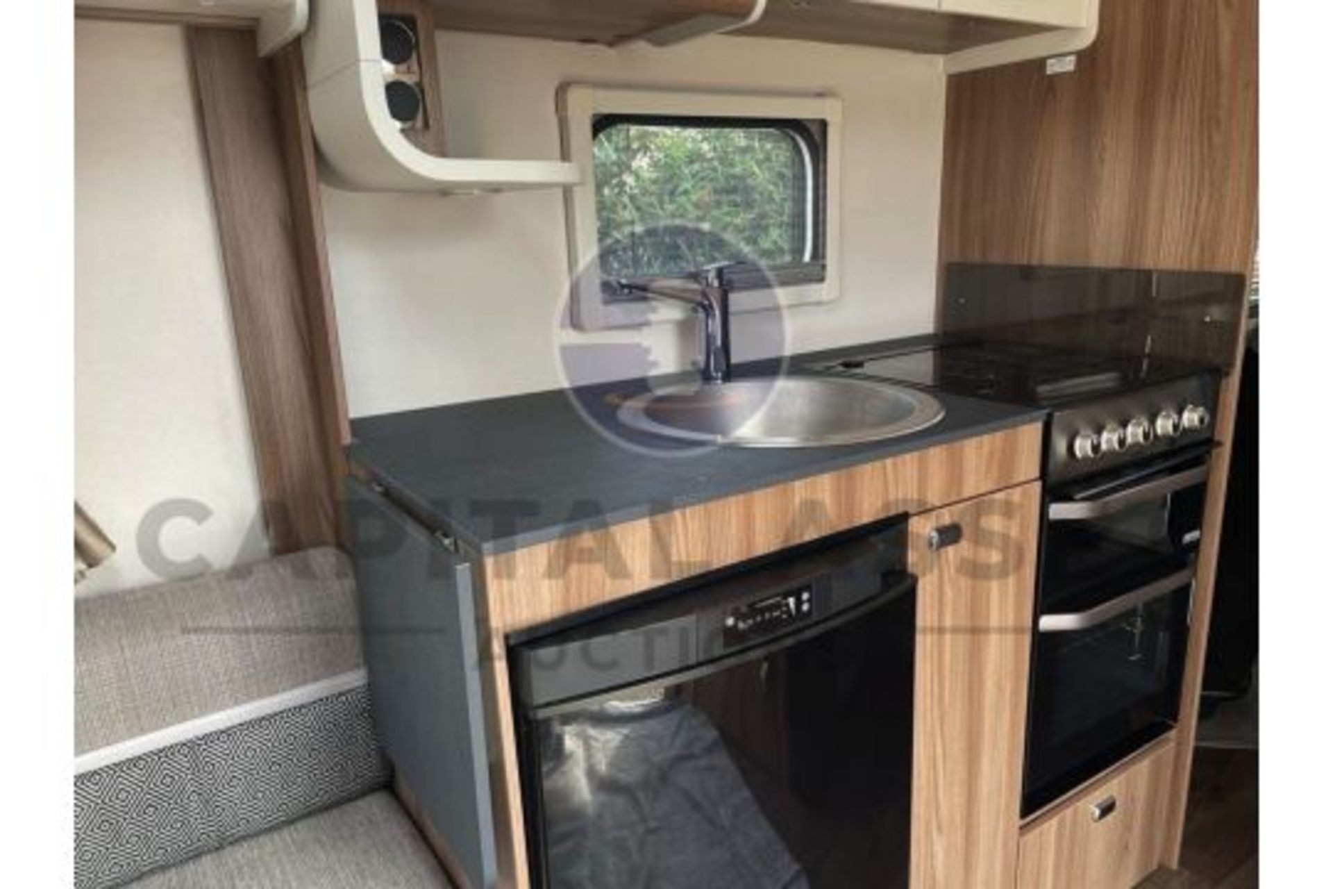 (ON SALE) SWIFT AVENTURA M4SB 4 BERTH TOURING CARAVAN-APRIL 2021-CRIS REGISTERED-FIXED BED-HUGE SPEC - Bild 29 aus 38