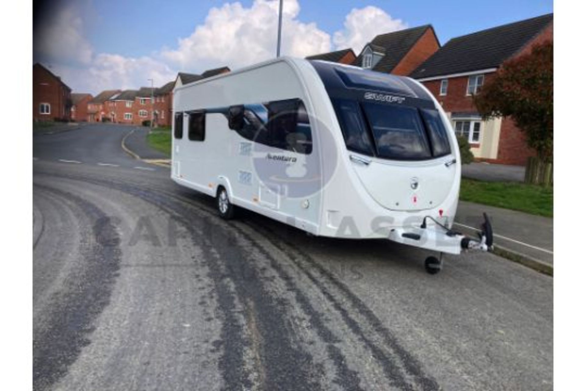 (ON SALE) SWIFT AVENTURA M4SB 4 BERTH TOURING CARAVAN-APRIL 2021-CRIS REGISTERED-FIXED BED-HUGE SPEC - Bild 3 aus 38