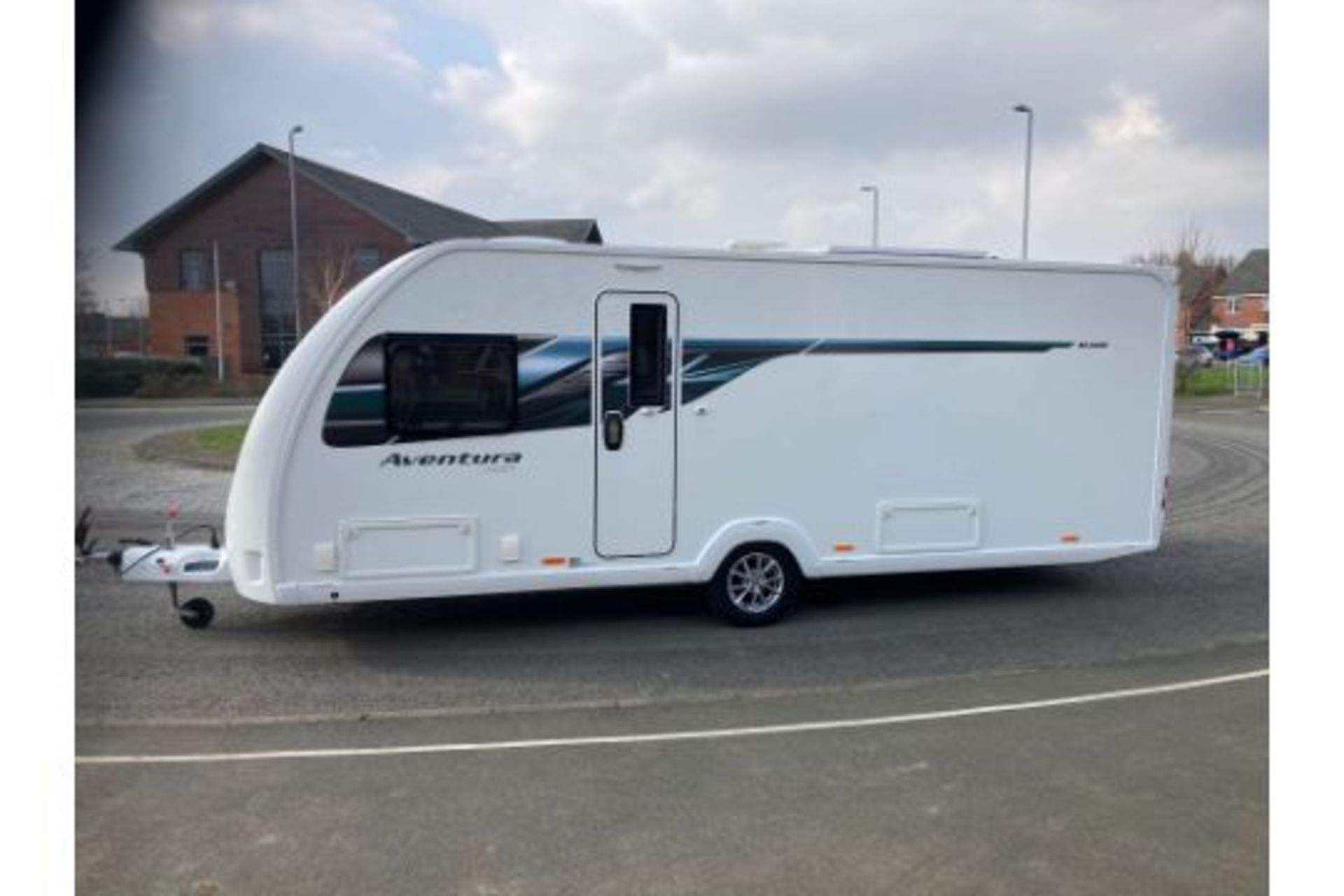 (ON SALE) SWIFT AVENTURA M4SB 4 BERTH TOURING CARAVAN-APRIL 2021-CRIS REGISTERED-FIXED BED-HUGE SPEC - Image 2 of 38