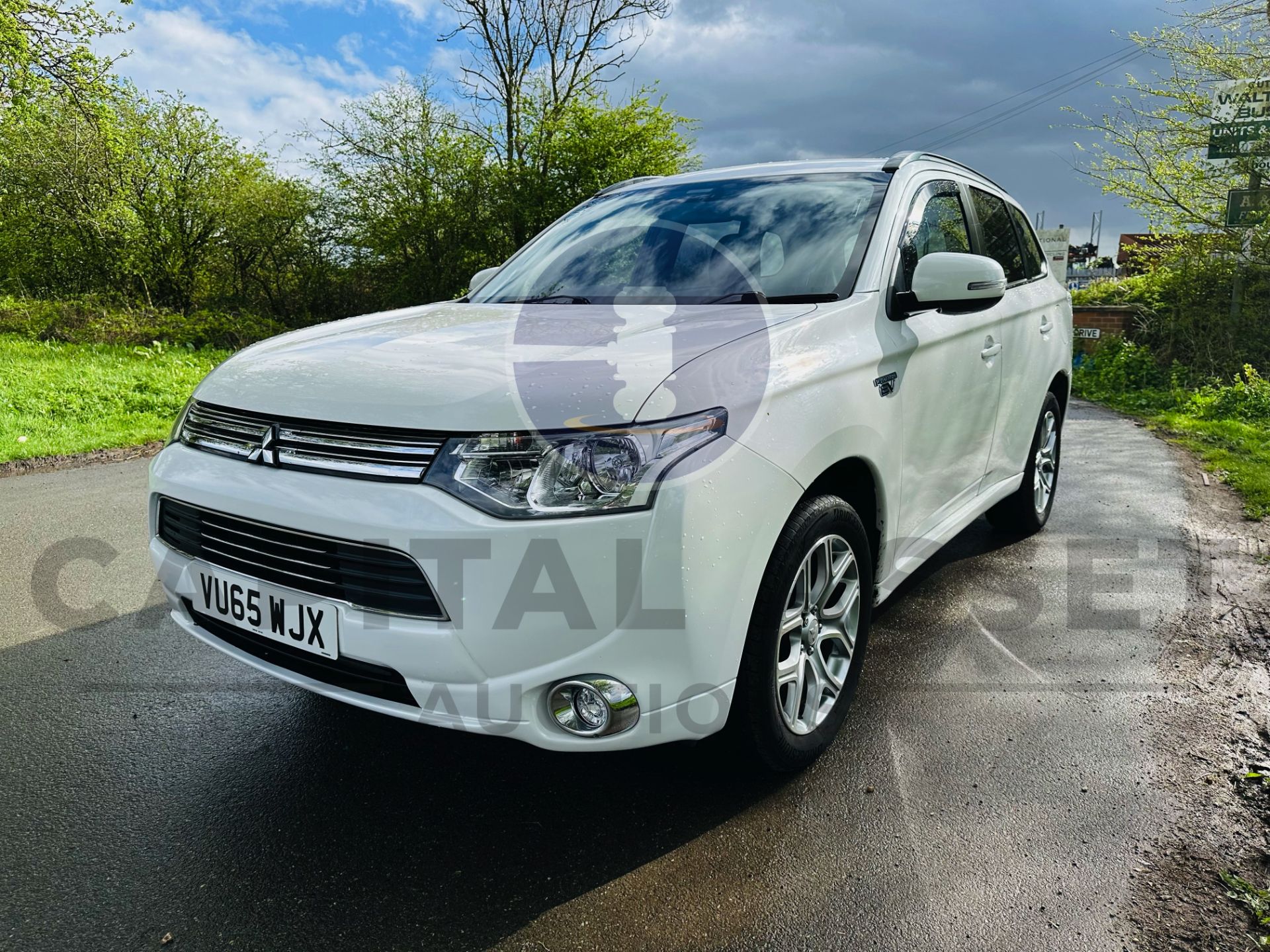 (On Sale) MITSUBISHI OUTLANDER *GX EDITION* (65 REG) 2.0 PETROL - ELECTRIC/HYBRID (PHEV) *HUGE SPEC* - Image 4 of 36