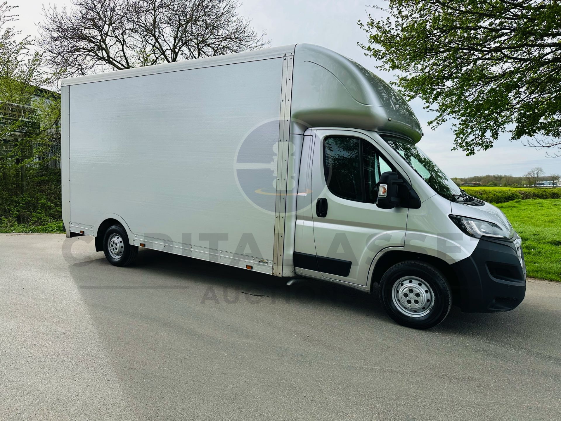 PEUGEOT BOXER 335 *LWB - LOW LOADER / MAXI MOVER LUTON* (2019 - EURO 6) 2.0 BLUE HDI - 6 SPEED *A/C*