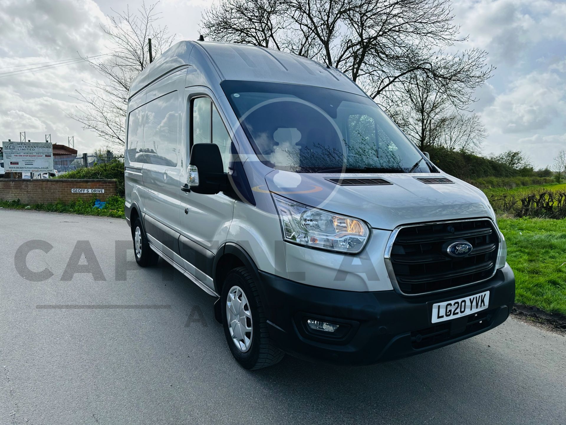 FORD TRANSIT 2.0TDCI (130) *TREND* LWB HIGH ROOF WITH ELECTRIC REAR TAIL LIFT - 20 REG - AIR CON - Bild 2 aus 32