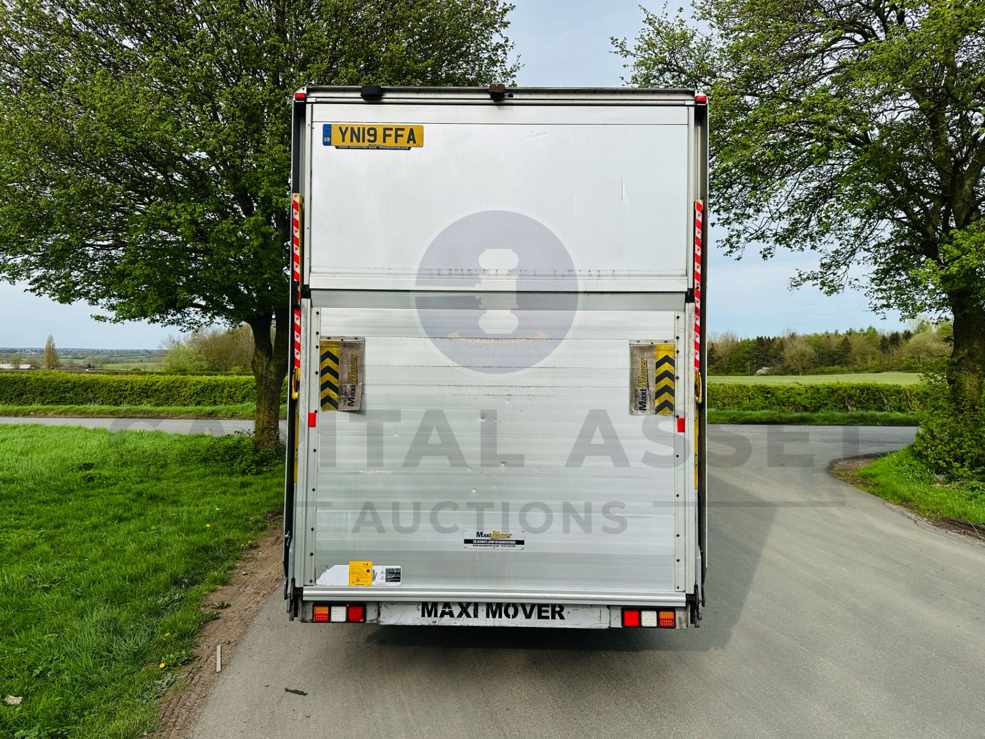 PEUGEOT BOXER 335 *LWB - LOW LOADER / MAXI MOVER LUTON* (2019 - EURO 6) 2.0 BLUE HDI - 6 SPEED *A/C* - Image 8 of 27