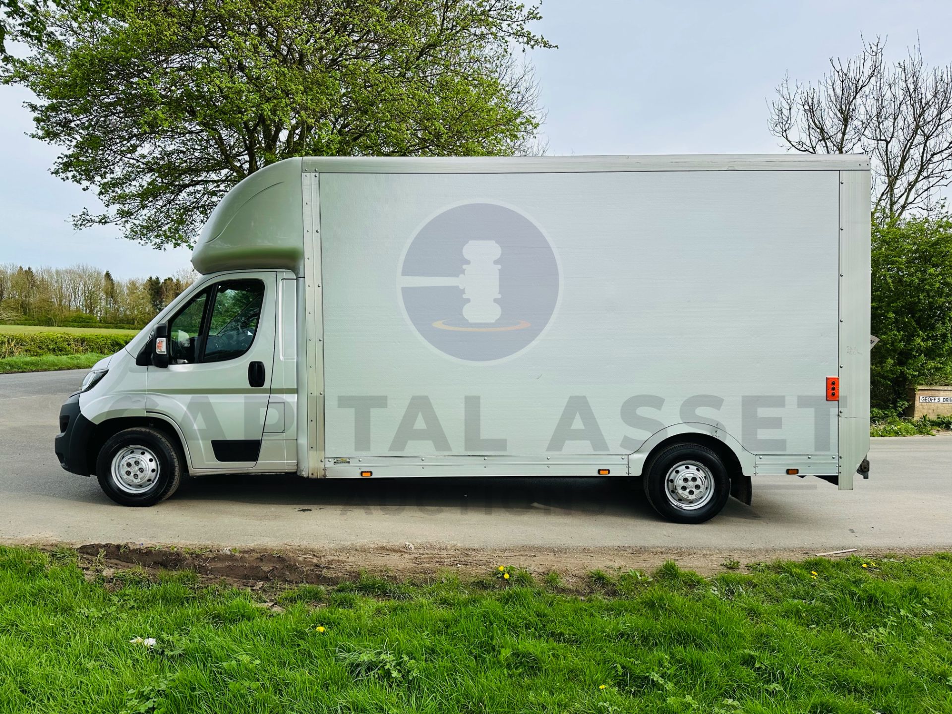 PEUGEOT BOXER 335 *LWB - LOW LOADER / MAXI MOVER LUTON* (2019 - EURO 6) 2.0 BLUE HDI - 6 SPEED *A/C* - Image 6 of 27