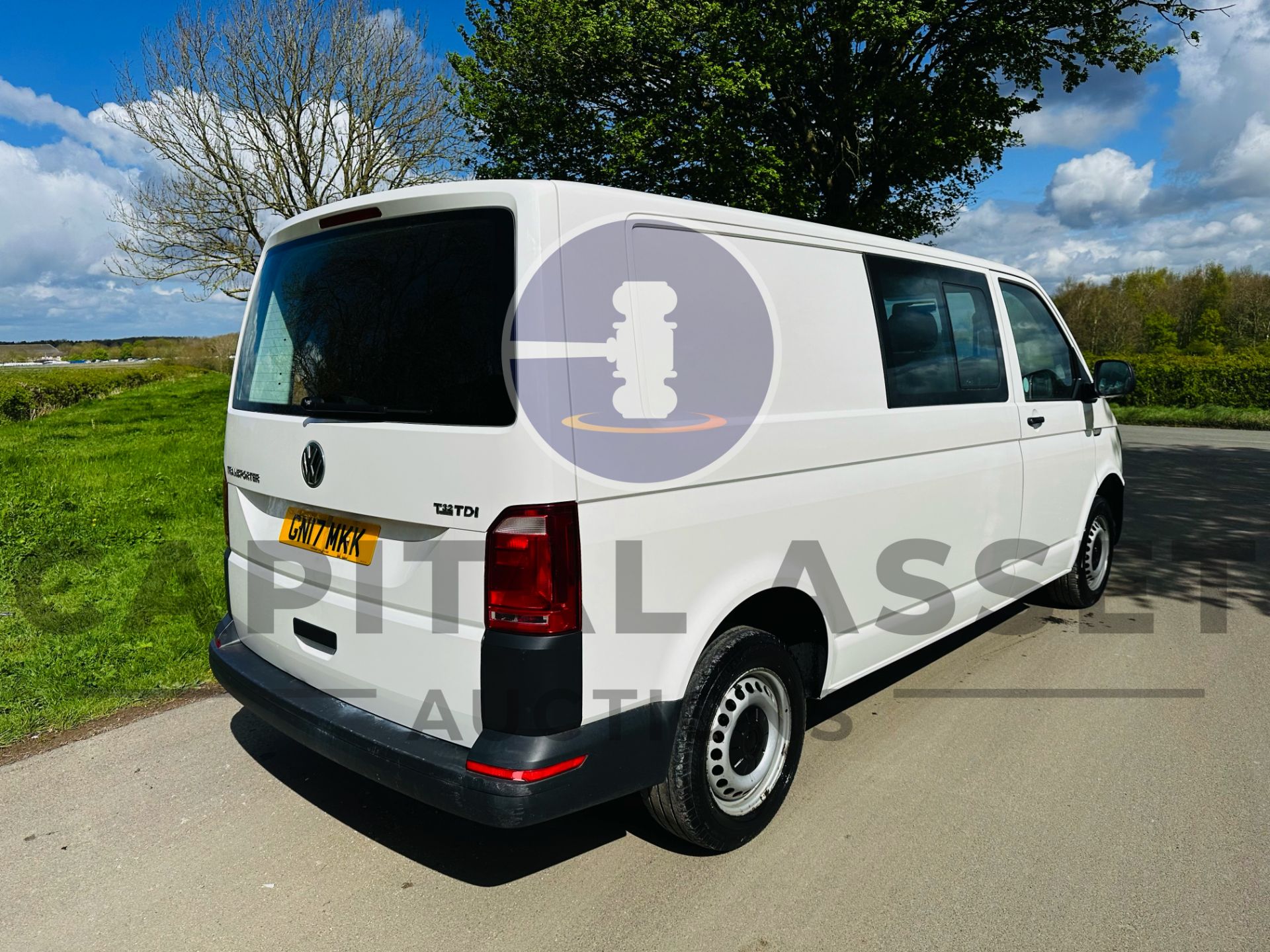 (ON SALE) VOLKSWAGEN TRANSPORTER 2.0 TDI LWB 5 SEATER DUALINER/CREW VAN (17 REG) 1 OWNER-LOW MILES - Bild 9 aus 28