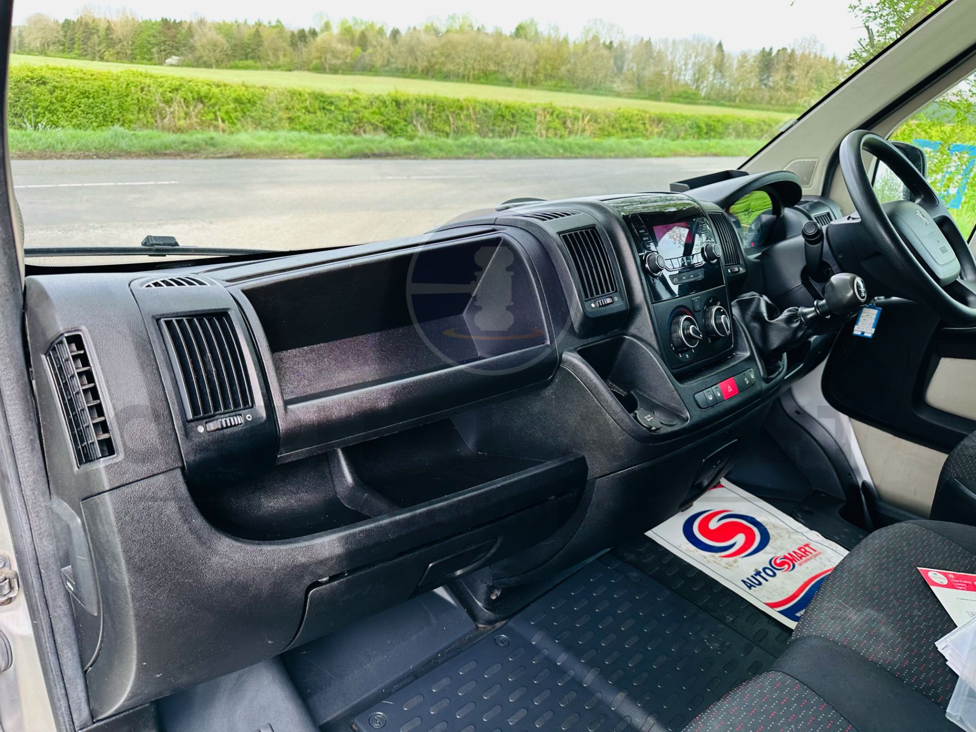 PEUGEOT BOXER 335 *LWB - LOW LOADER / MAXI MOVER LUTON* (2019 - EURO 6) 2.0 BLUE HDI - 6 SPEED *A/C* - Bild 13 aus 27