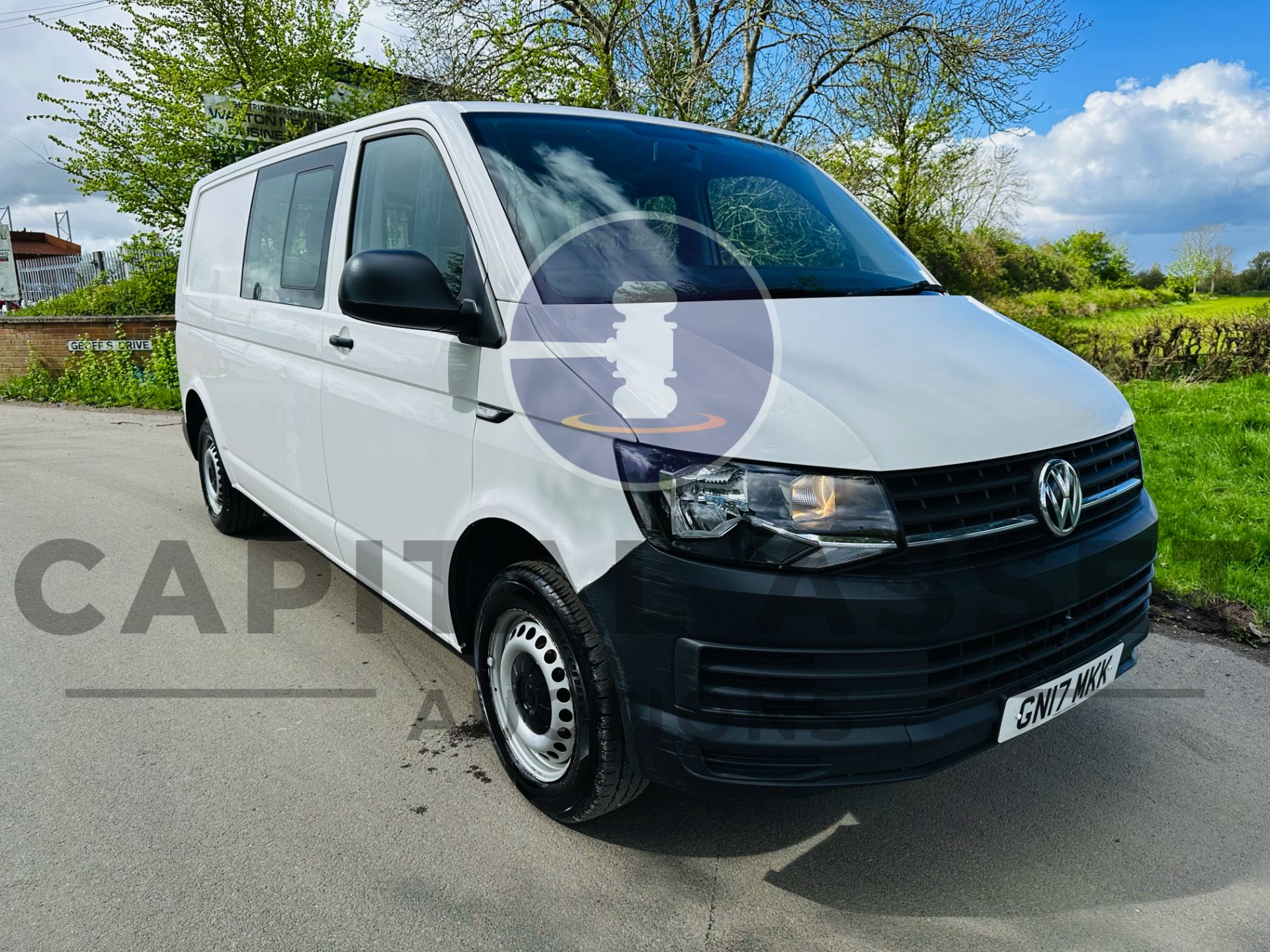 (ON SALE) VOLKSWAGEN TRANSPORTER 2.0 TDI LWB 5 SEATER DUALINER/CREW VAN (17 REG) 1 OWNER-LOW MILES - Bild 2 aus 28