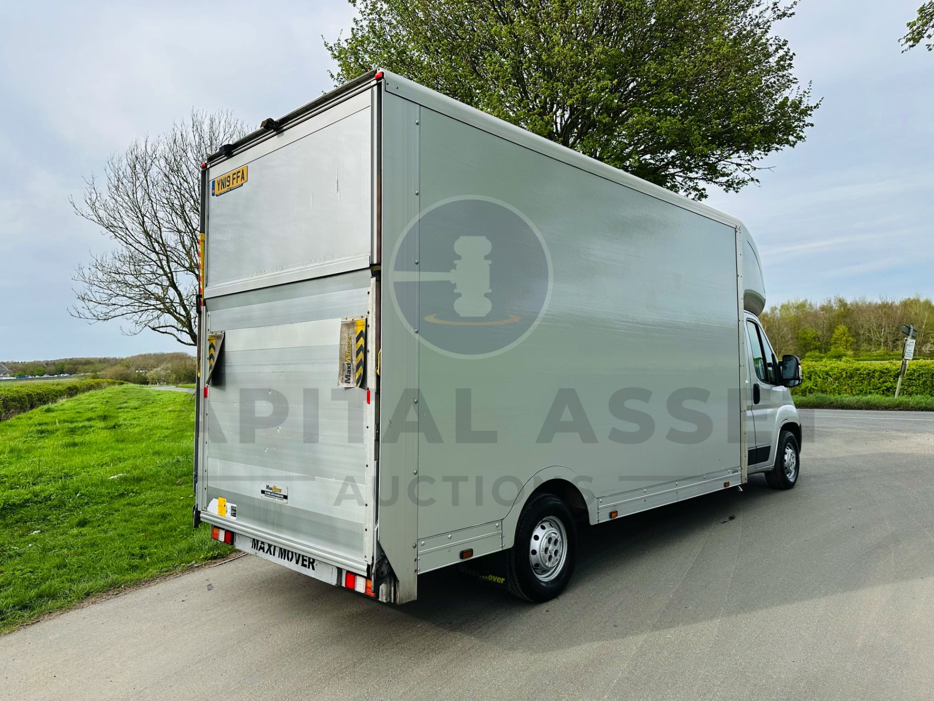 PEUGEOT BOXER 335 *LWB - LOW LOADER / MAXI MOVER LUTON* (2019 - EURO 6) 2.0 BLUE HDI - 6 SPEED *A/C* - Image 10 of 27
