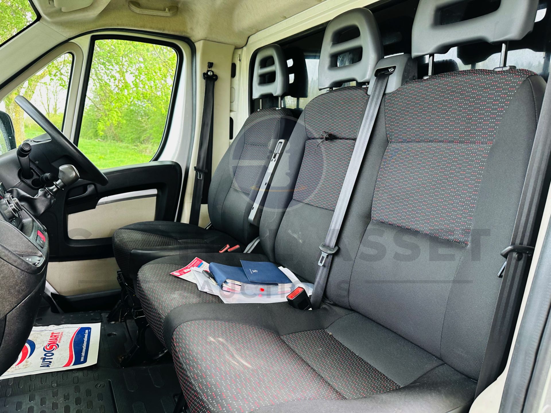 PEUGEOT BOXER 335 *LWB - LOW LOADER / MAXI MOVER LUTON* (2019 - EURO 6) 2.0 BLUE HDI - 6 SPEED *A/C* - Image 15 of 27