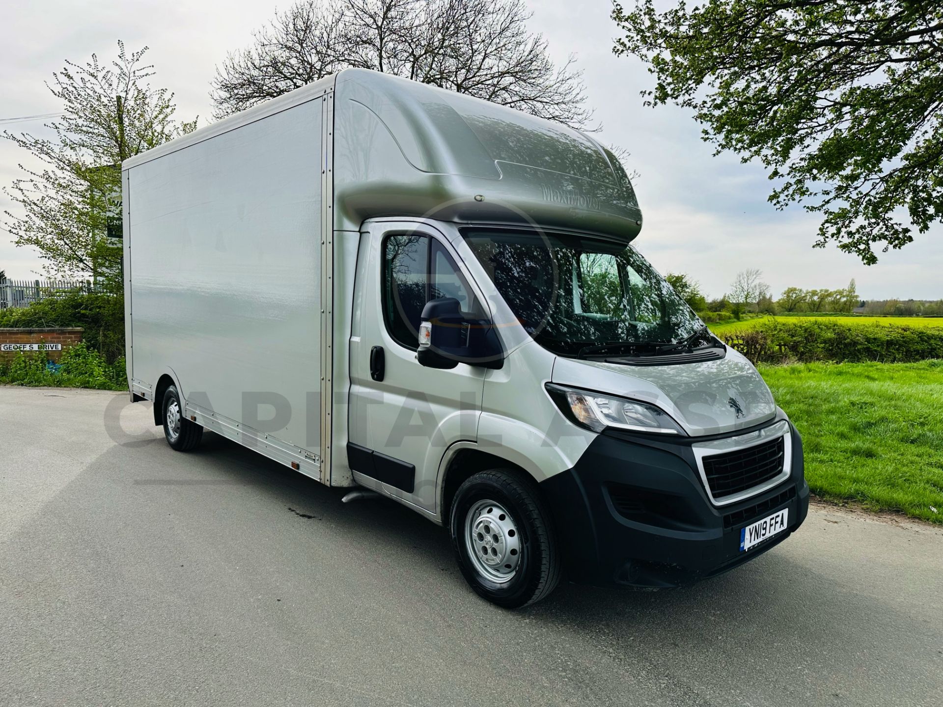 PEUGEOT BOXER 335 *LWB - LOW LOADER / MAXI MOVER LUTON* (2019 - EURO 6) 2.0 BLUE HDI - 6 SPEED *A/C* - Image 2 of 27