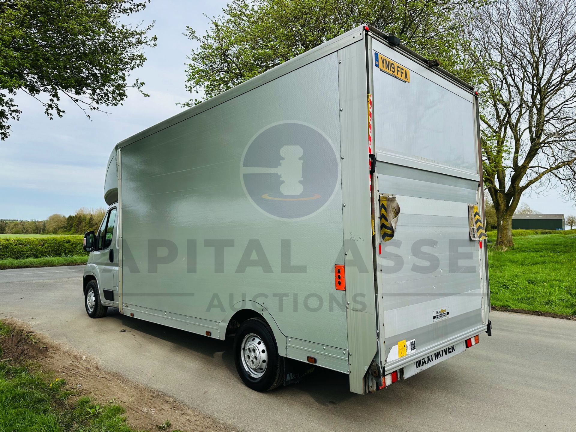 PEUGEOT BOXER 335 *LWB - LOW LOADER / MAXI MOVER LUTON* (2019 - EURO 6) 2.0 BLUE HDI - 6 SPEED *A/C* - Image 7 of 27