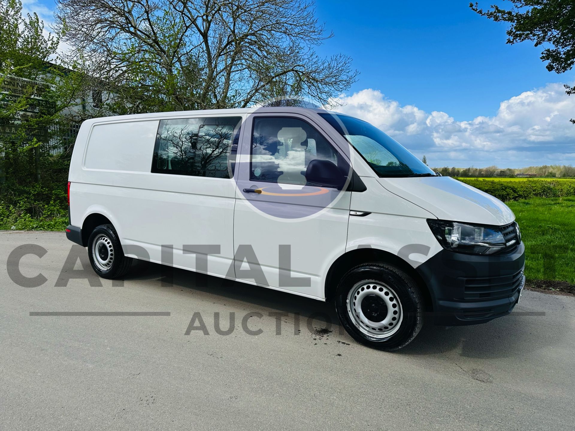 (ON SALE) VOLKSWAGEN TRANSPORTER 2.0 TDI LWB 5 SEATER DUALINER/CREW VAN (17 REG) 1 OWNER-LOW MILES