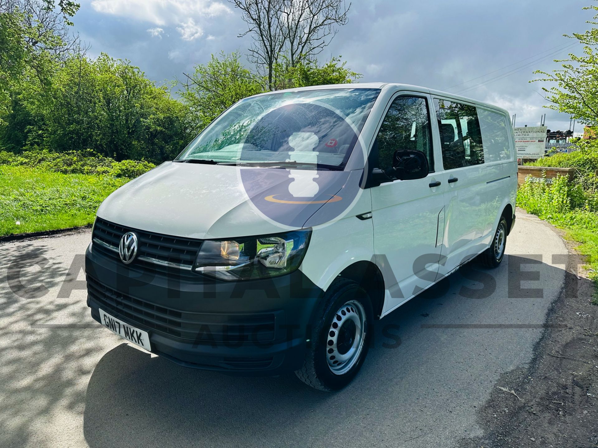 (ON SALE) VOLKSWAGEN TRANSPORTER 2.0 TDI LWB 5 SEATER DUALINER/CREW VAN (17 REG) 1 OWNER-LOW MILES - Bild 4 aus 28