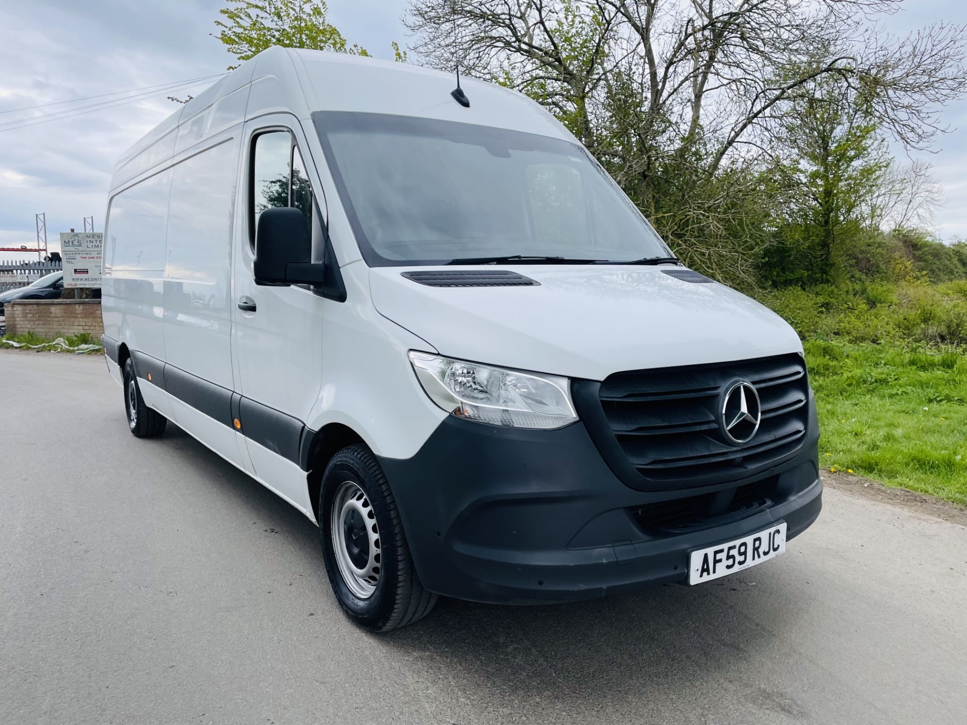 (ON SALE) MERCEDES SPRINTER 314CDI "LWB" HIGH ROOF (19 REG) EURO 6 - ONLY 83K MILES - CRUISE CONTROL - Image 10 of 17