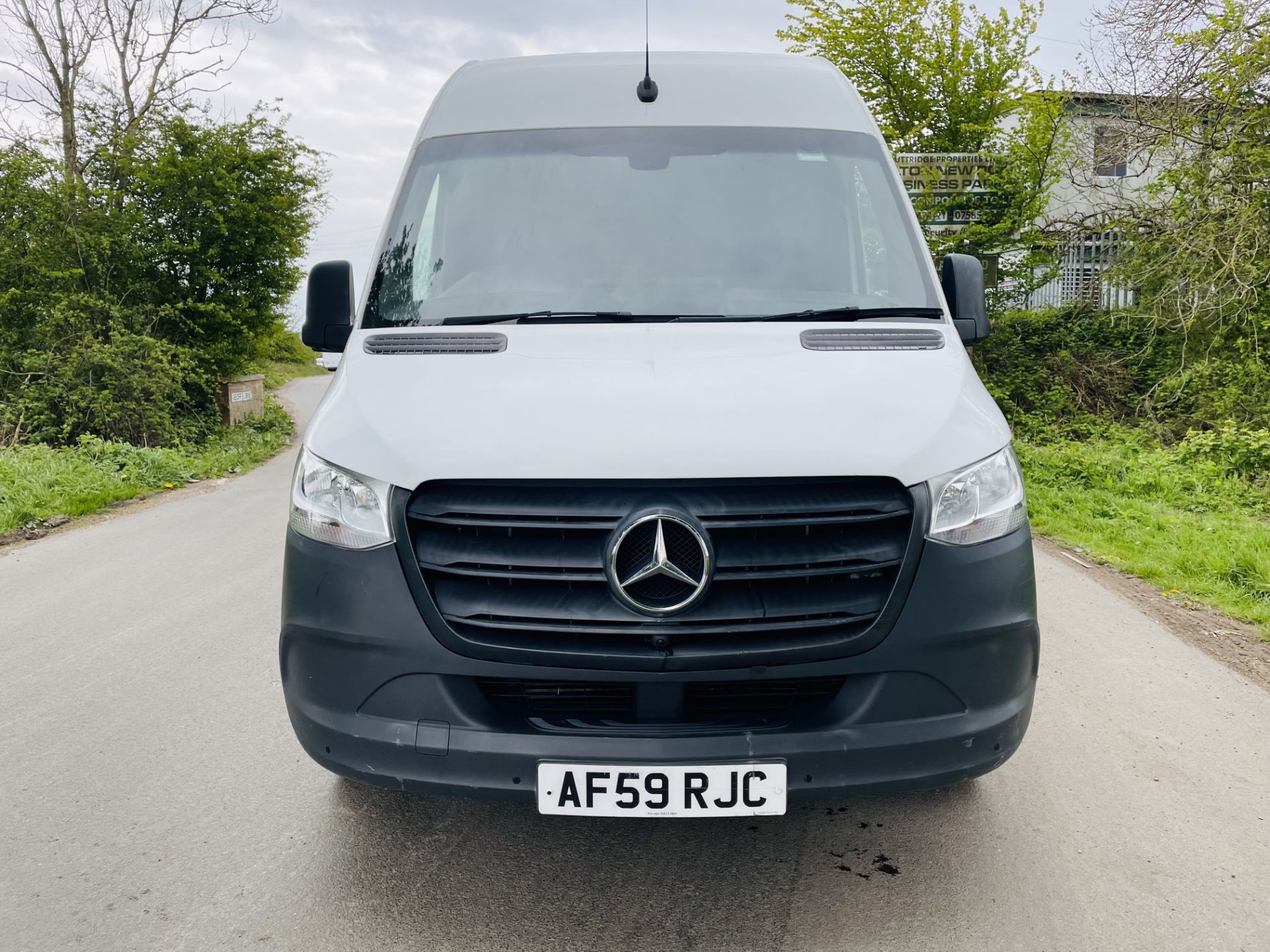(ON SALE) MERCEDES SPRINTER 314CDI "LWB" HIGH ROOF (19 REG) EURO 6 - ONLY 83K MILES - CRUISE CONTROL - Image 9 of 17