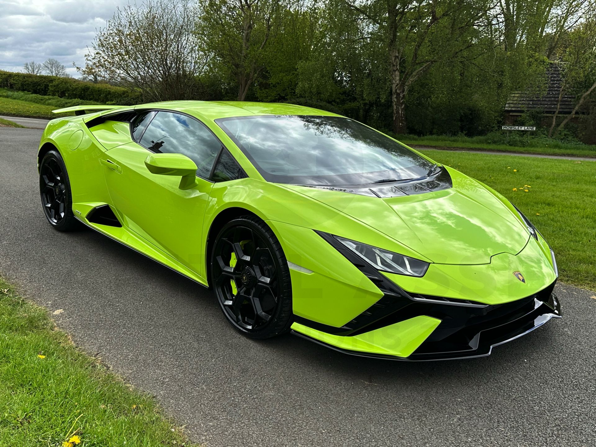 LAMBORGHINI HURACAN LP640-2 TECNICA (2024 - ALL NEW FACELIFT MODEL) 5.2 V10 PETROL *DELIVERY MILES* - Image 3 of 79