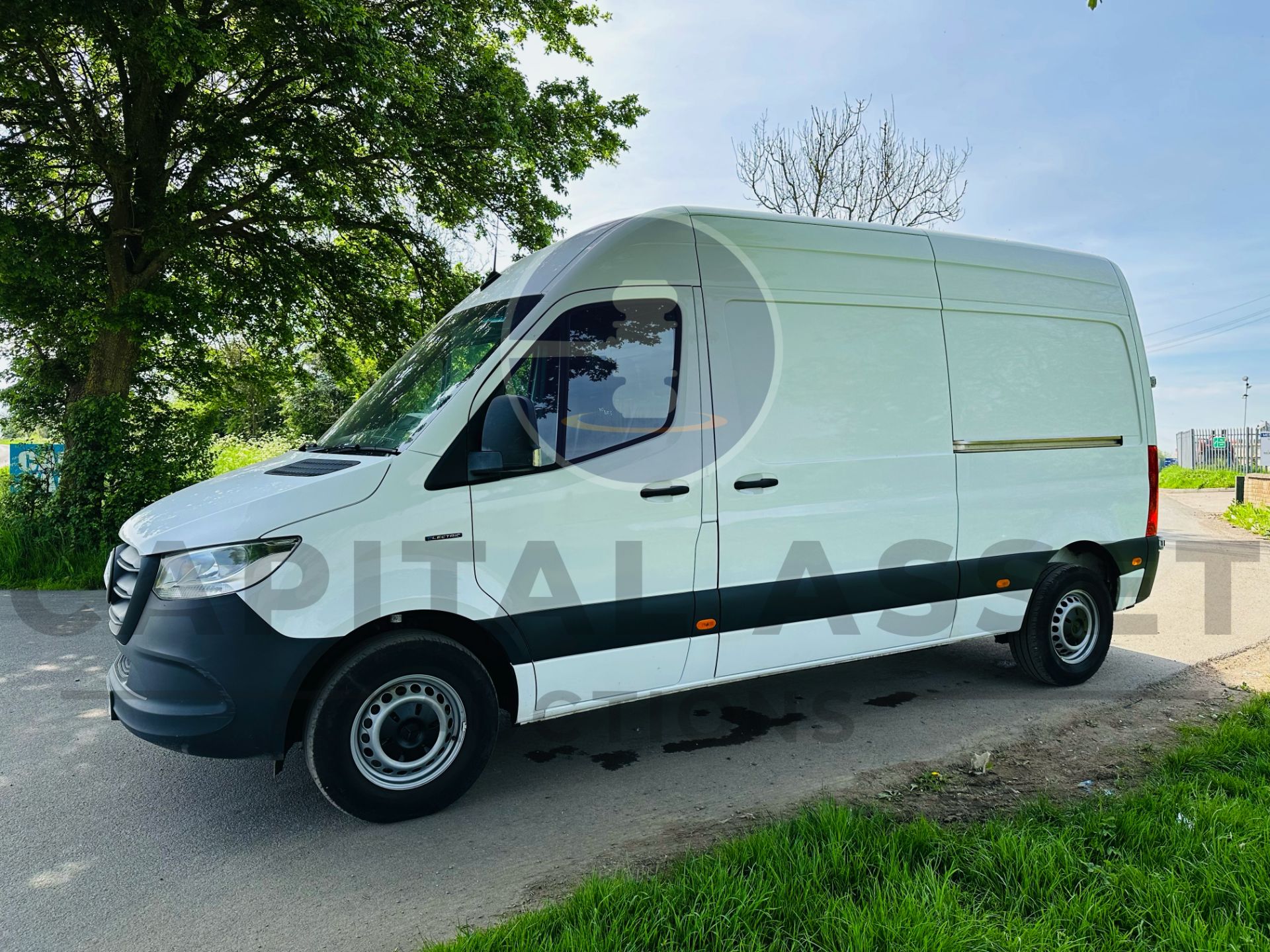 MERCEDES-BENZ SPRINTER *MEDIUM WHEEL BASE* AUTOMATIC - 2021 MODEL - AIR CONDITIONING - ONLY 5K MILES - Image 5 of 27