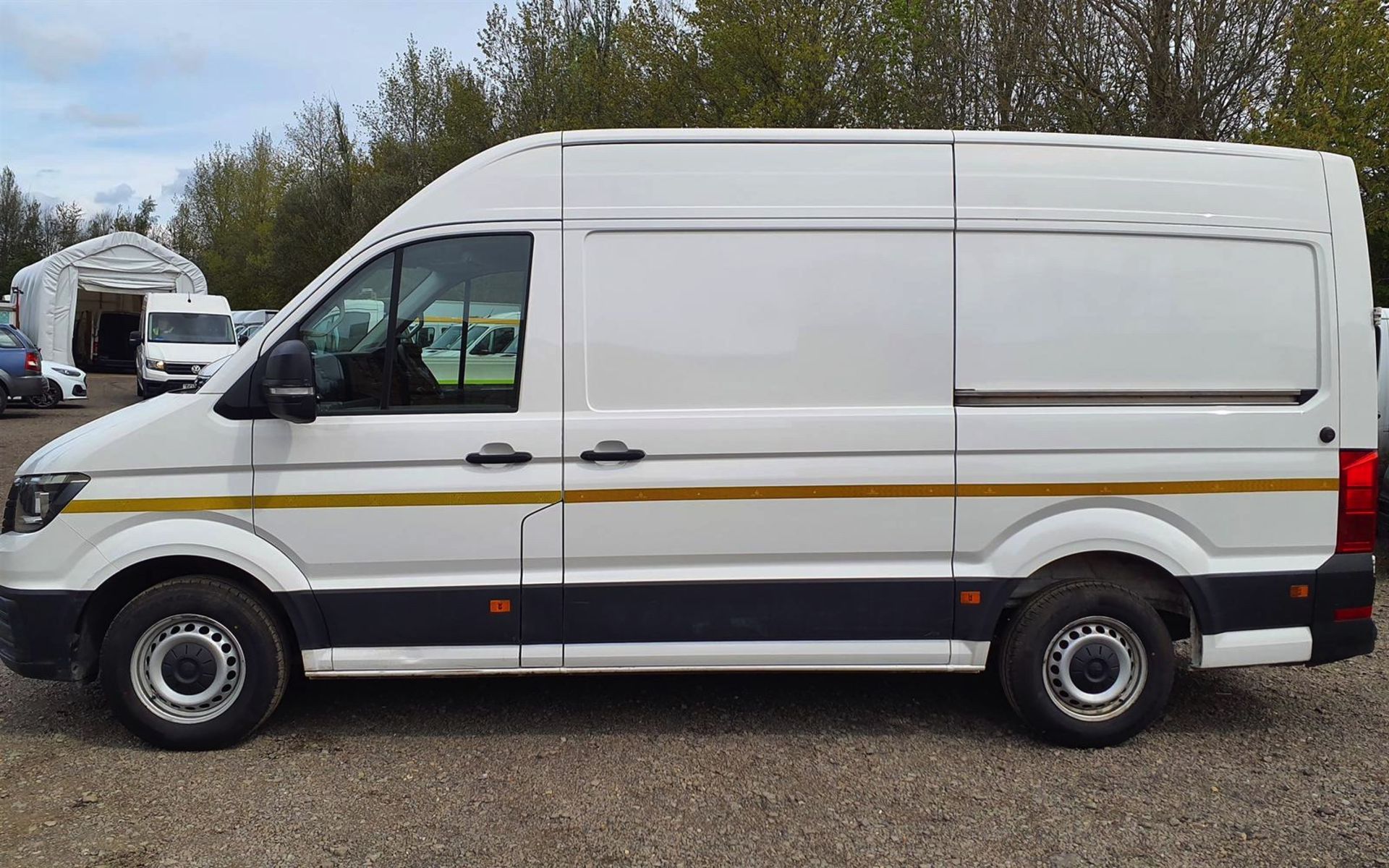 VOLKSWAGEN CRAFTER 2.0Tdi (140) *TRENDLINE* MEDIUM WHEEL BASE - 19 REG - AIR CON - FSH - EURO 6! - Image 4 of 15