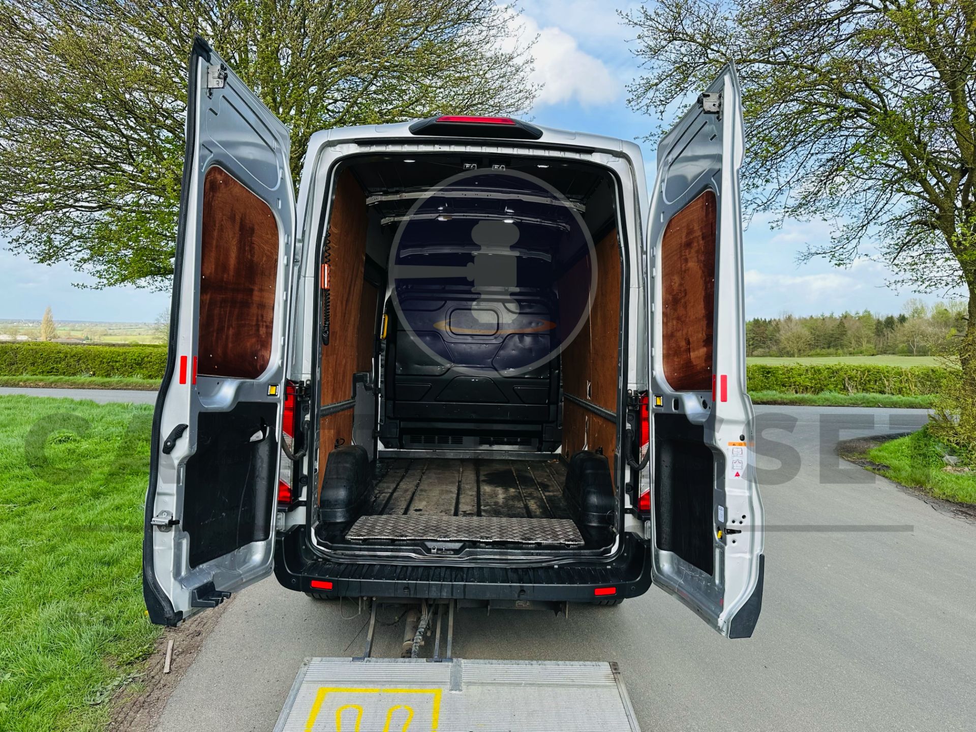 FORD TRANSIT T350 2.0TDCI 130PSI *TREND* LONG WHEEL BASE HIGH ROOF - ELECTRIC REAR TAIL LIFT -20 REG - Image 12 of 32