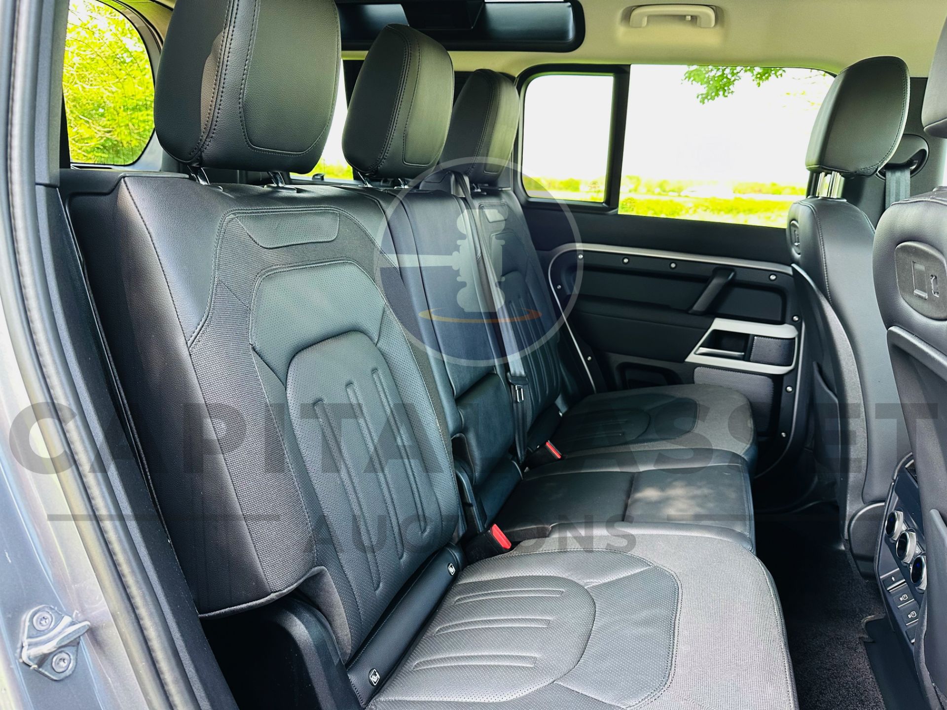 (On Sale) LAND ROVER DEFENDER 110 *SE EDITION* 7 SEATER SUV (2021) D300 - 8 SPEED AUTO *HUGE SPEC* - Image 27 of 63