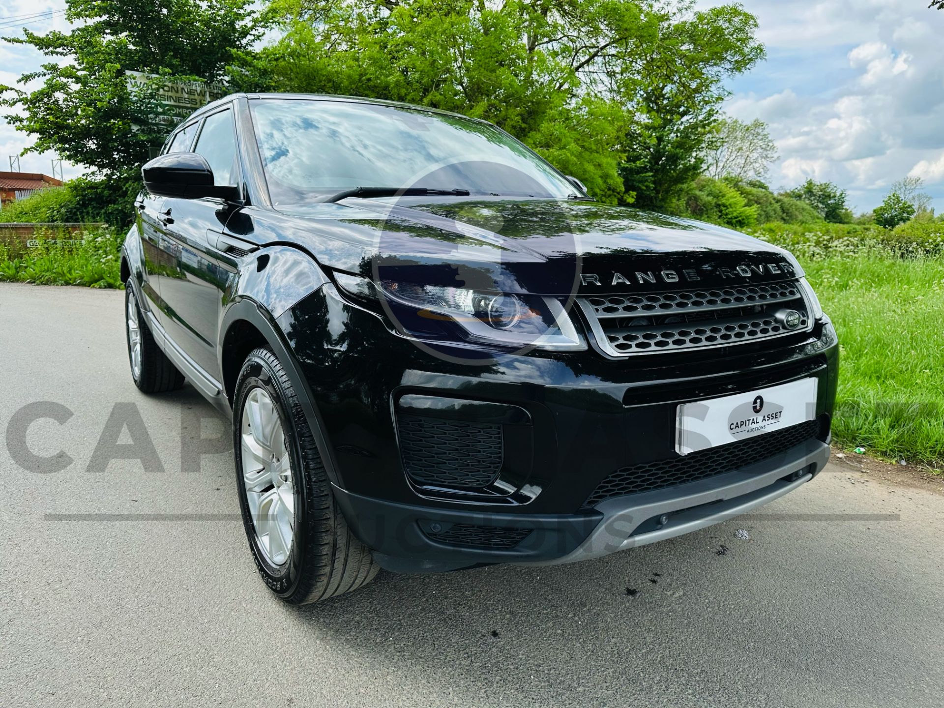 RANGE ROVER EVOQUE "SE" AUTO /START STOP - 18 REG - LEATHER - NEW MODEL - FSH - GREAT SPECIFICATION - Image 3 of 51