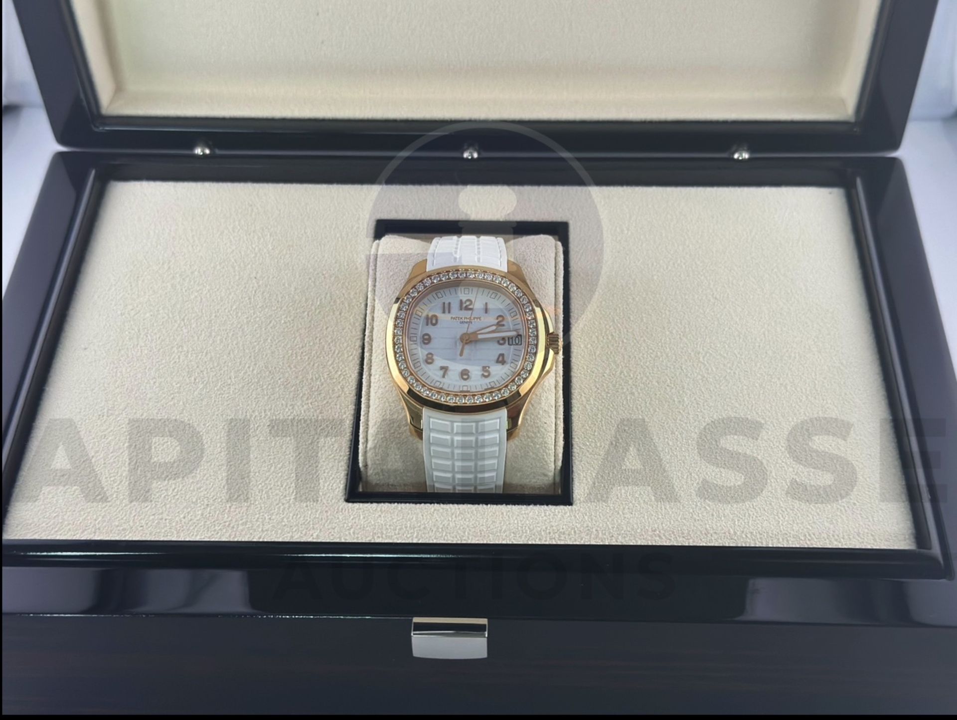 PATEK PHILIPPE AQUANAUT *18CT ROSE GOLD* (APRIL 2023 - NEW / UNWORN) 38.8MM MATTE WHITE DIAL *LOOK* - Image 16 of 35