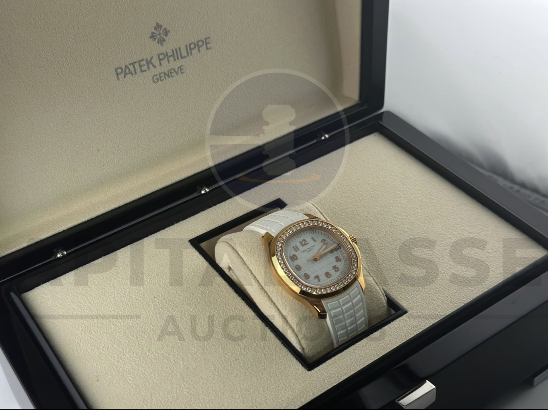 PATEK PHILIPPE AQUANAUT *18CT ROSE GOLD* (APRIL 2023 - NEW / UNWORN) 38.8MM MATTE WHITE DIAL *LOOK* - Image 19 of 35