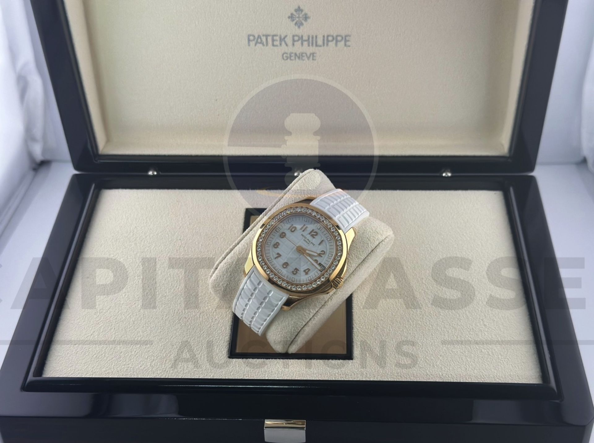 PATEK PHILIPPE AQUANAUT *18CT ROSE GOLD* (APRIL 2023 - NEW / UNWORN) 38.8MM MATTE WHITE DIAL *LOOK* - Image 27 of 35