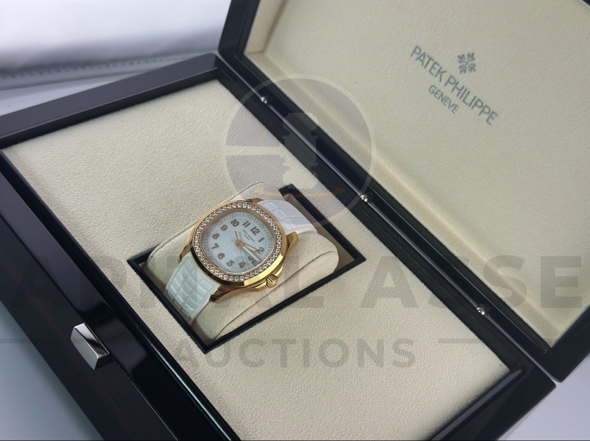 PATEK PHILIPPE AQUANAUT *18CT ROSE GOLD* (APRIL 2023 - NEW / UNWORN) 38.8MM MATTE WHITE DIAL *LOOK* - Image 20 of 35