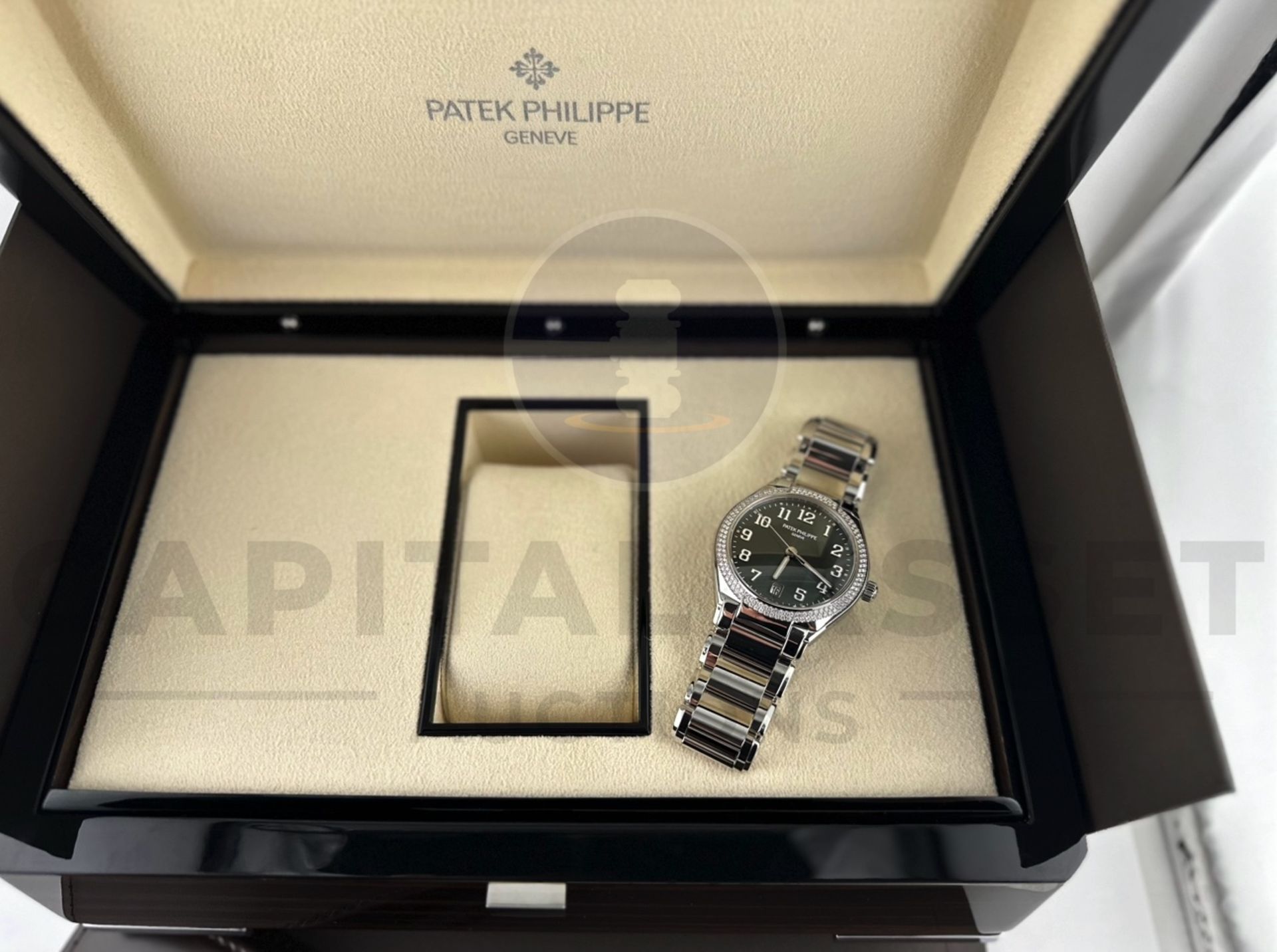 (ON SALE) PATEK PHILIPPE TWENTY~4 AUTOMATIC *OLIVE GREEN *2023 - NEW / UNWORN) *160 DIAMOND BEZEL* - Image 16 of 21