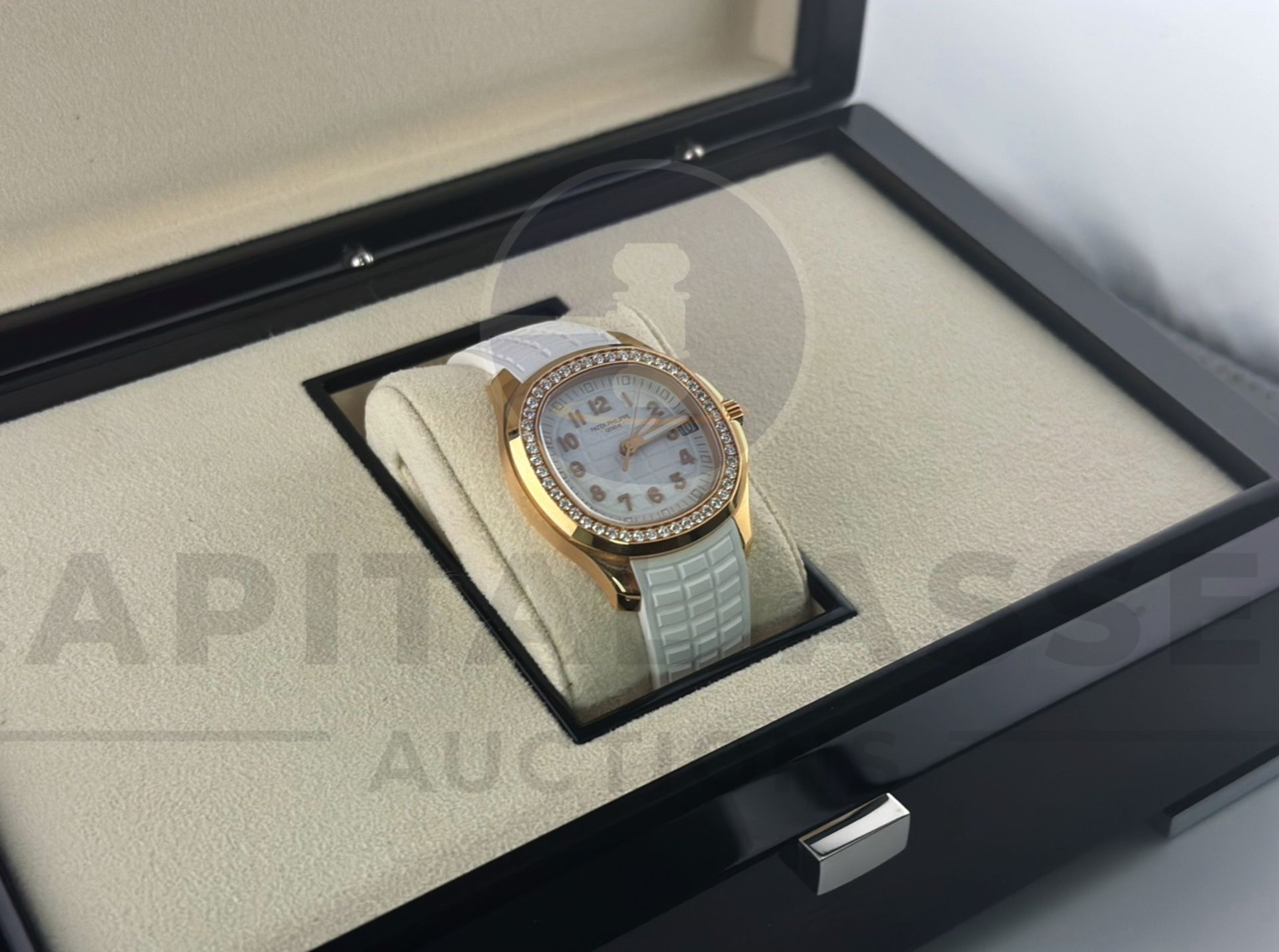 PATEK PHILIPPE AQUANAUT *18CT ROSE GOLD* (APRIL 2023 - NEW / UNWORN) 38.8MM MATTE WHITE DIAL *LOOK* - Image 17 of 35