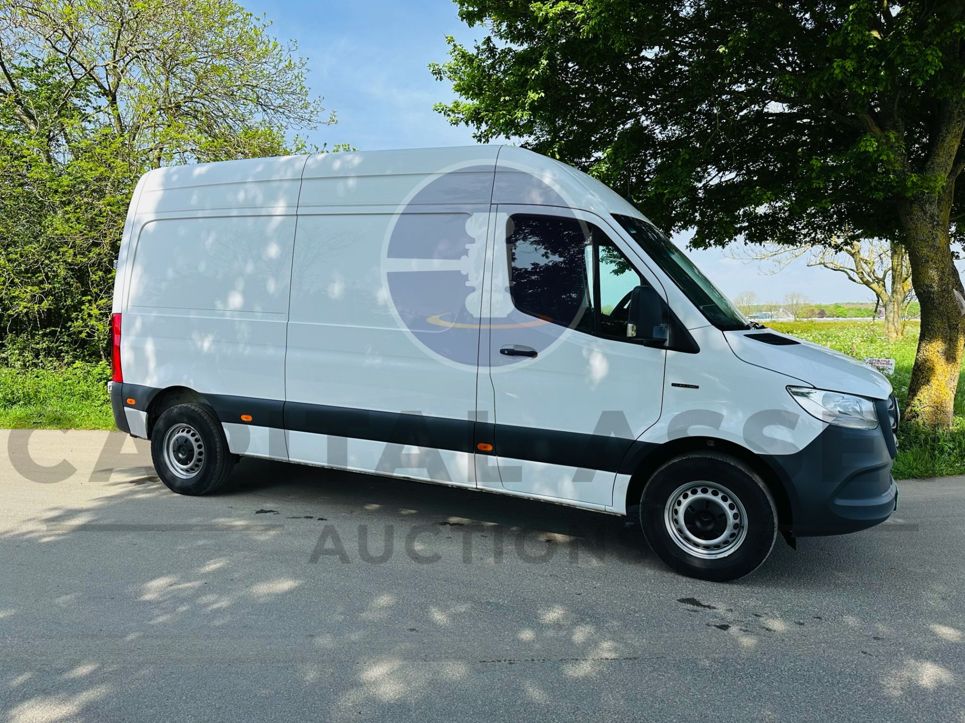 MERCEDES-BENZ SPRINTER *MEDIUM WHEEL BASE* AUTOMATIC - 2021 MODEL - AIR CONDITIONING - ONLY 5K MILES
