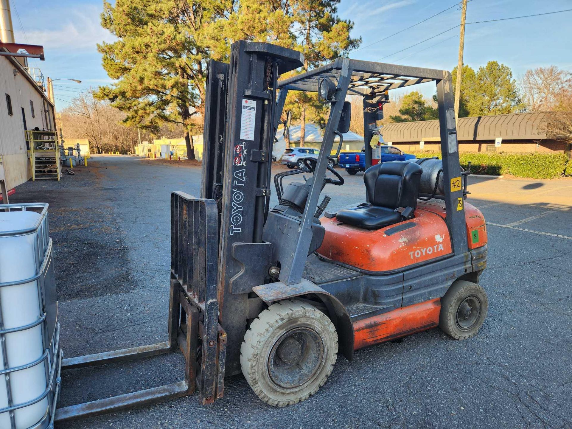 Toyota LPG Forklift, mn 6FCU25, 4475.6 HRS, 189 inch lift height, 3 stage mast, solid tires, ROPS,