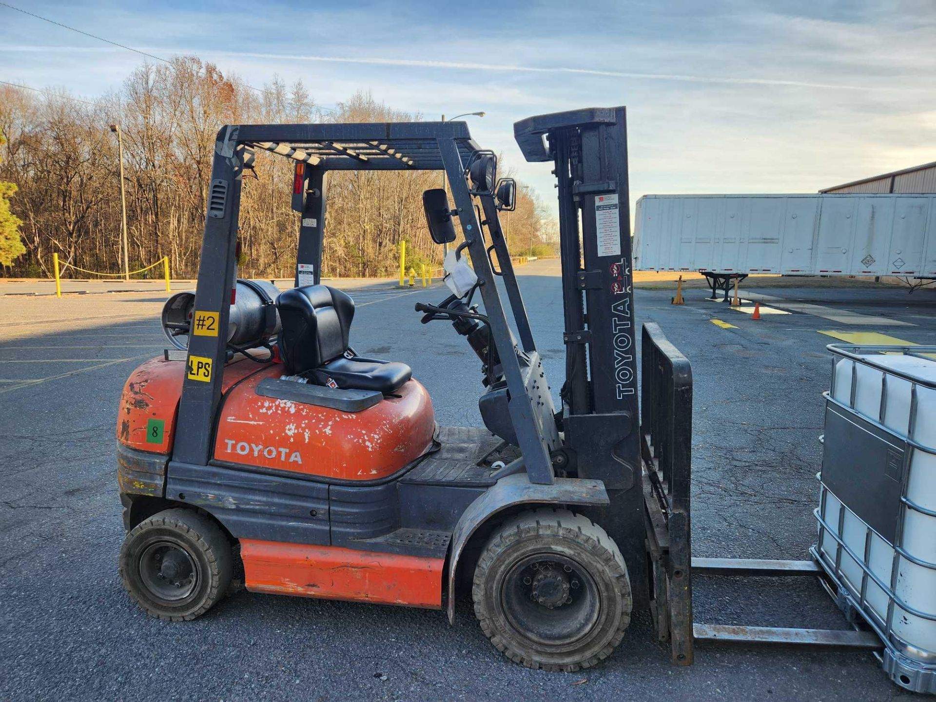 Toyota LPG Forklift, mn 6FCU25, 4475.6 HRS, 189 inch lift height, 3 stage mast, solid tires, ROPS, - Image 2 of 4