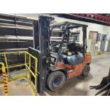 Toyota LPG Forklift, mn 7FGU25, 9018 HRS, 189 inch lift, 3 stage mast, side shift, ROPS, solid