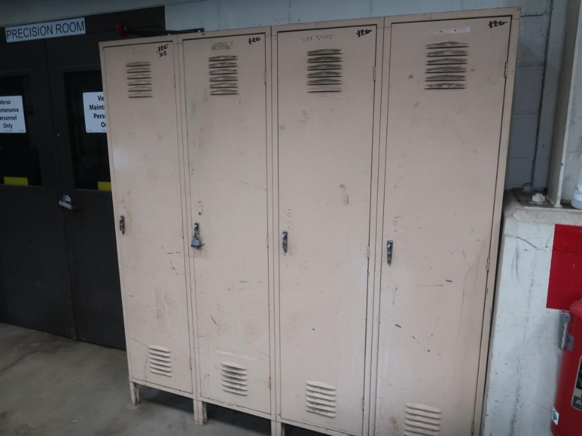 Change Lockers - Image 2 of 4