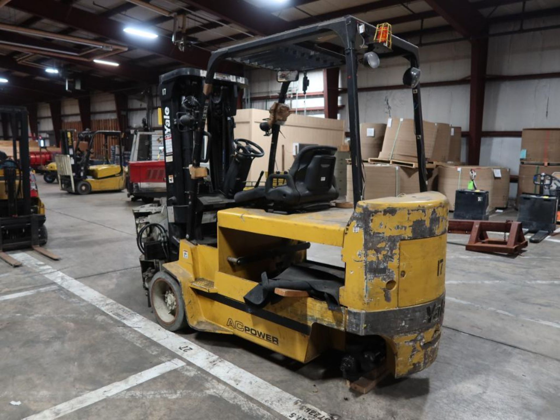 Lift Truck - Image 3 of 6