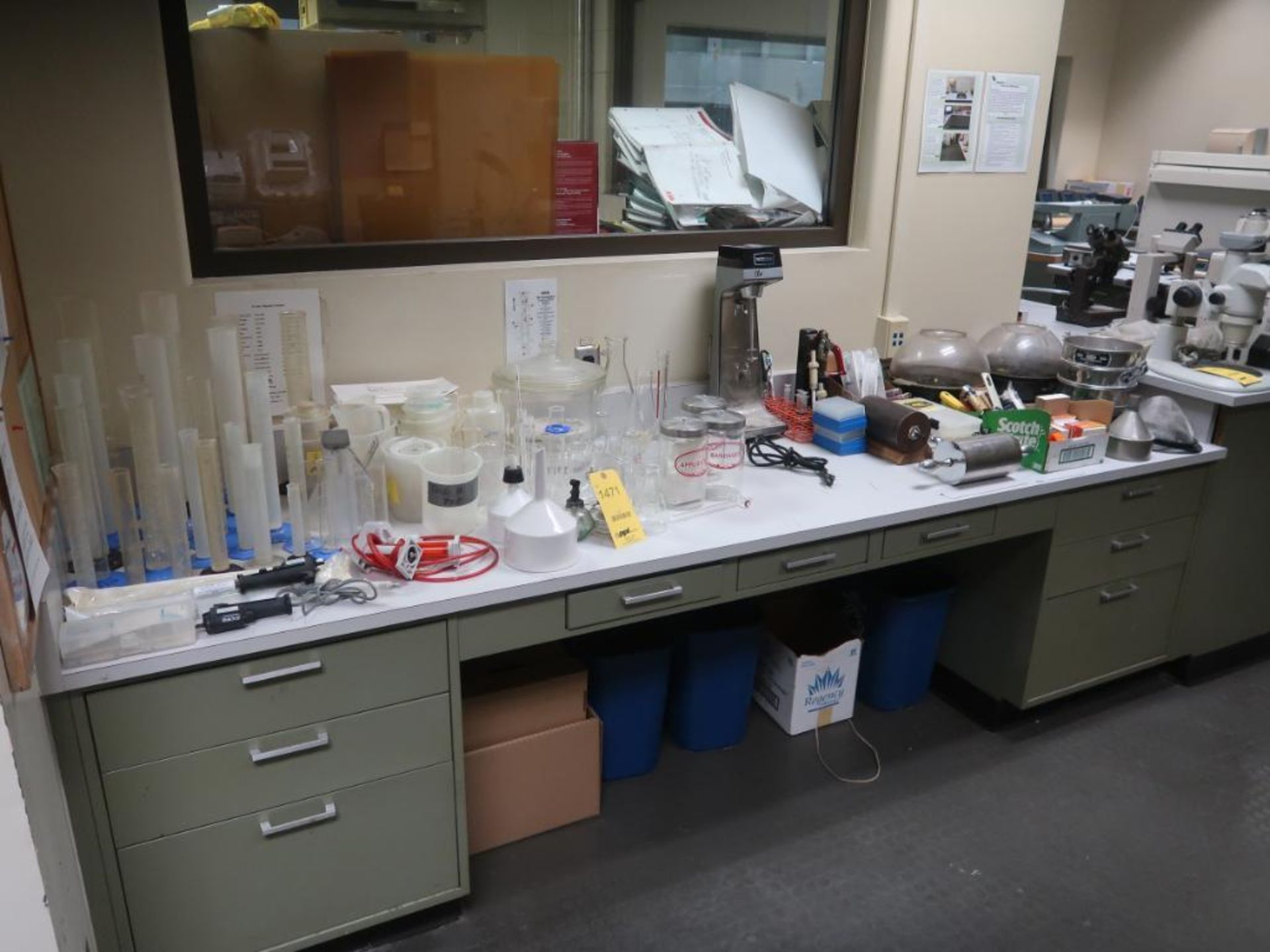 Lab Equipment - Image 3 of 3