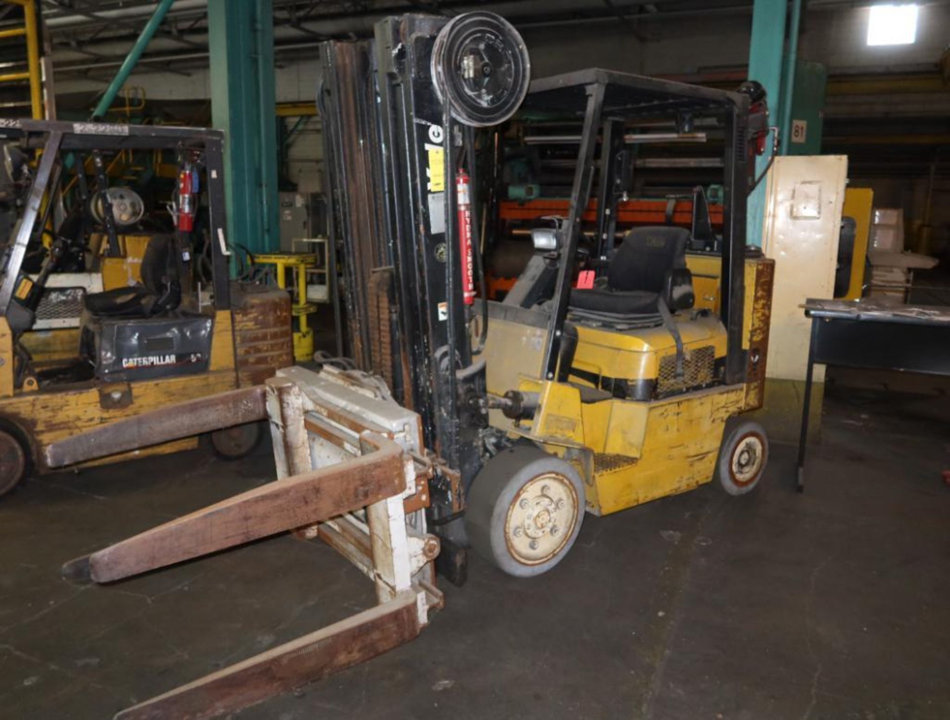 Lift Truck - Image 2 of 6