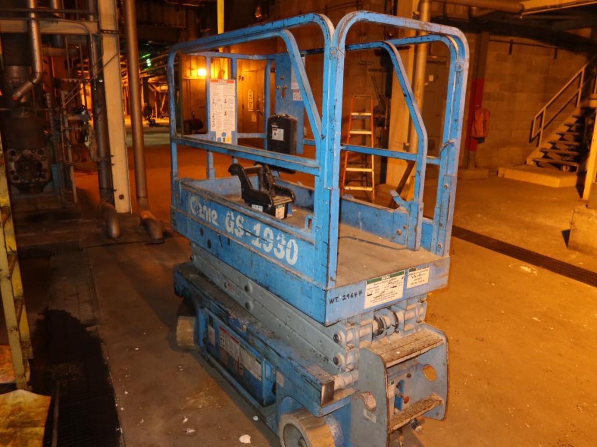 Scissor Lift - Image 2 of 3