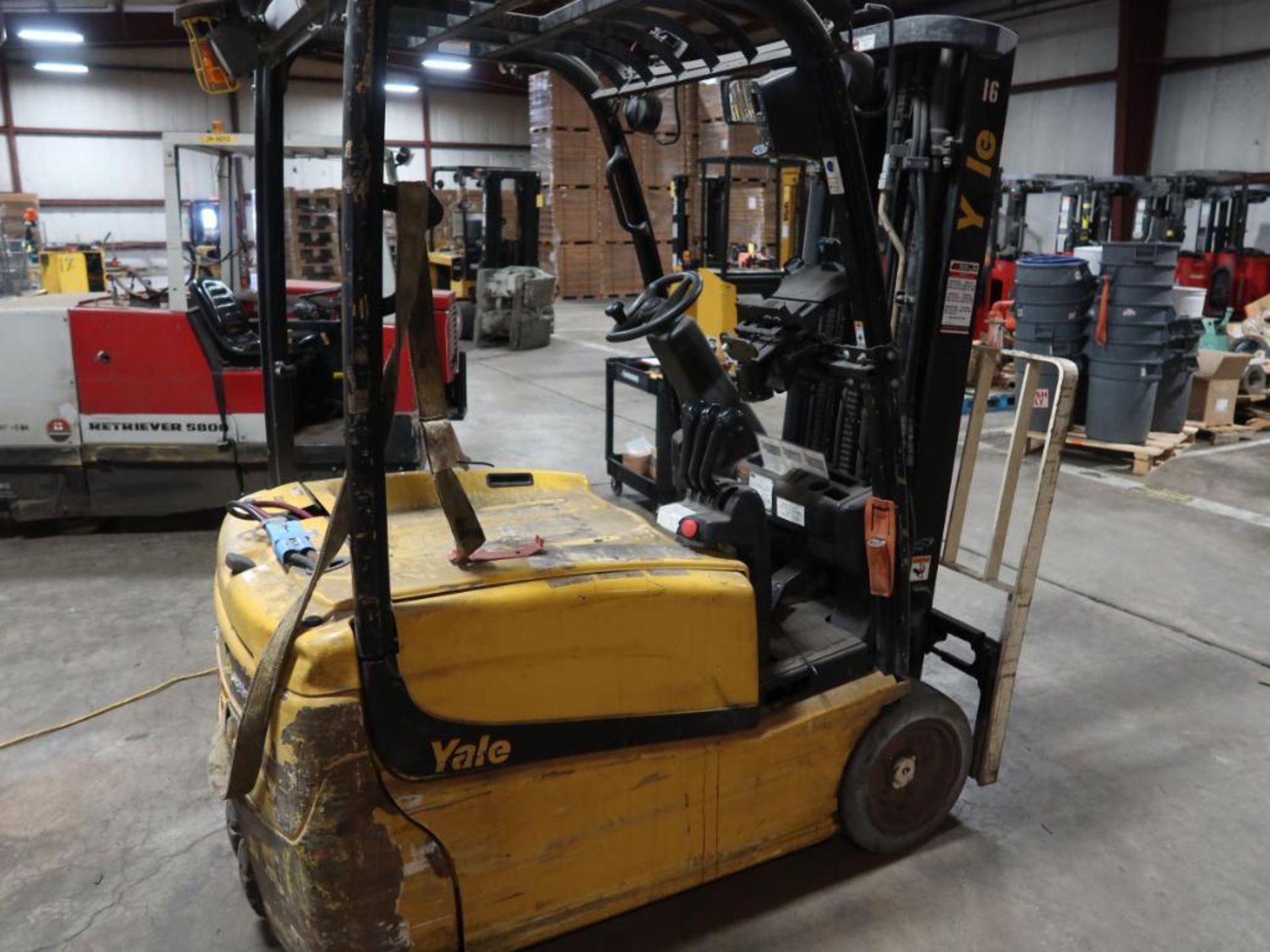 Lift Truck - Image 2 of 4