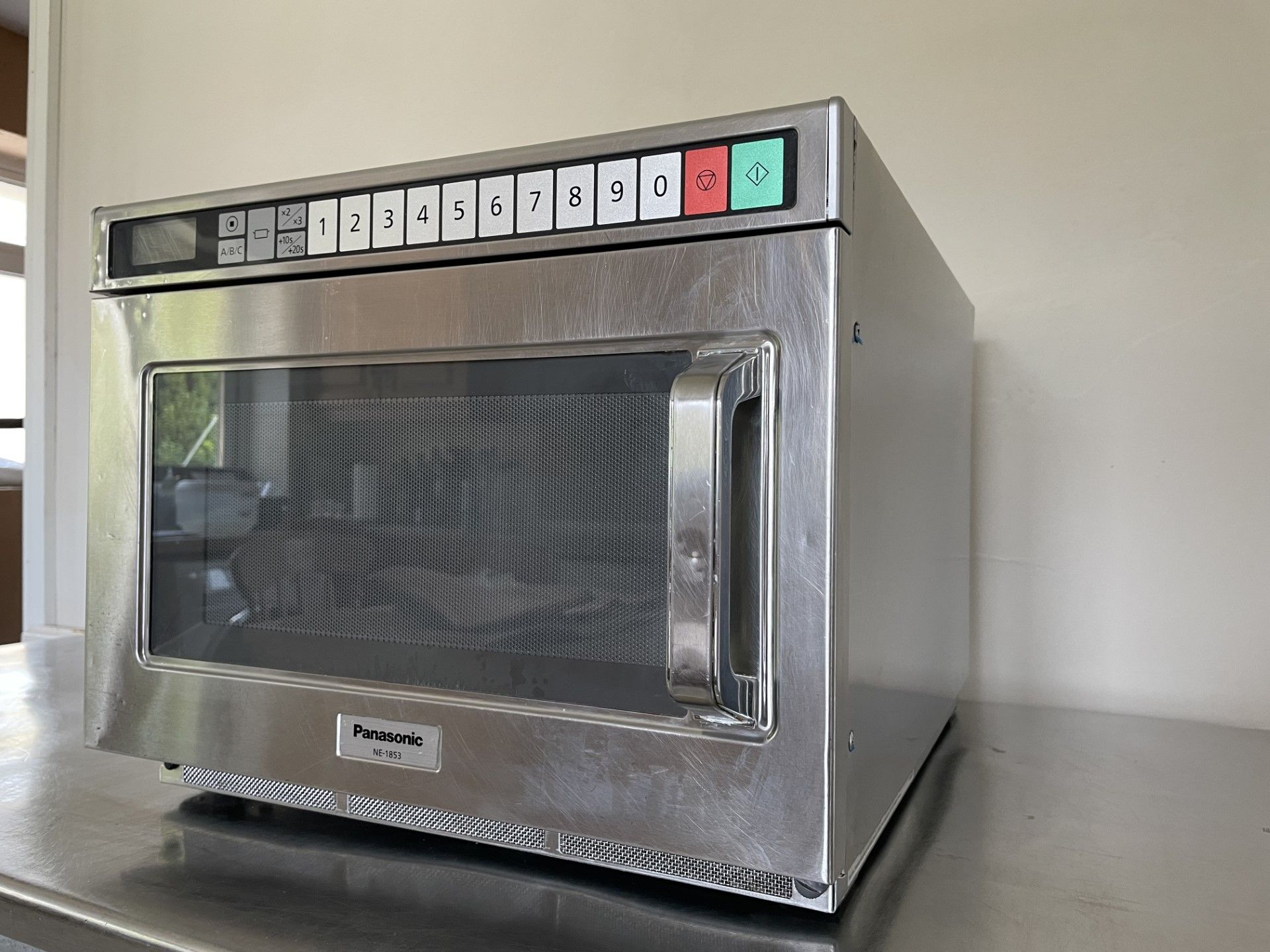 Panasonic Microwave Oven Model NE-1853. Year of Manafacture 2014. Capacity 17.9ltr. Dimensions - - Image 2 of 6