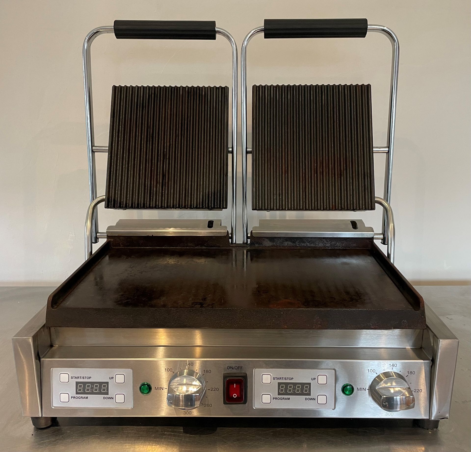 Buffalo FC385-02 Double Ribbed Top Contact Grill. Dimensions 210(H) x 550(W) x 395(D)mm.