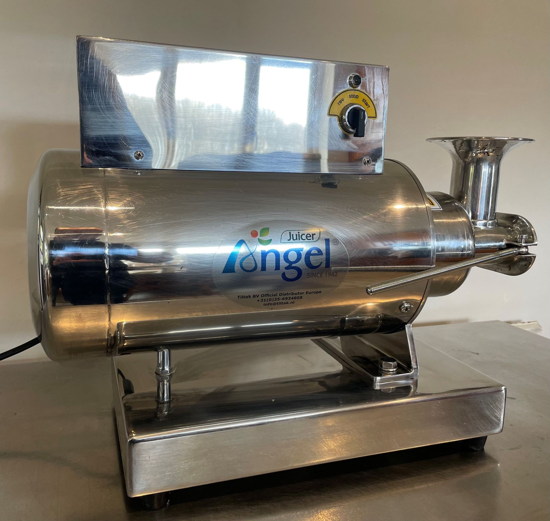Angel Juicer Commercial 20K. Model UF - 60D23. The Angel Juicer commercial range is perfect for when
