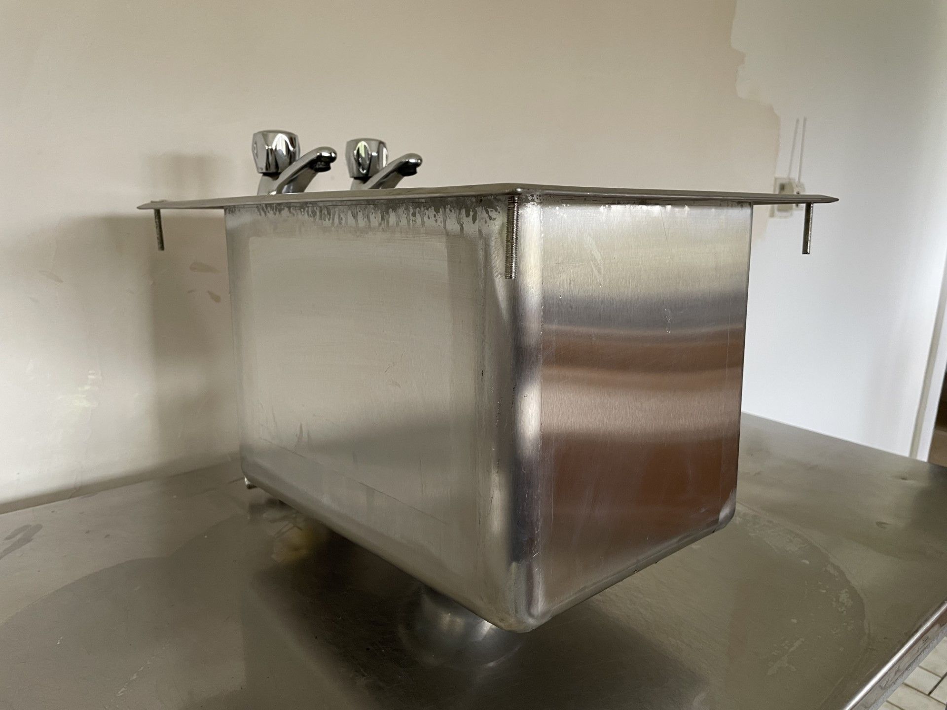 Adexa Drop-in Bar Sink. 1 Bowl. Stainless Steel with Taps. 1.3mm 304 stainless steel top. 1.0mm - Image 2 of 4